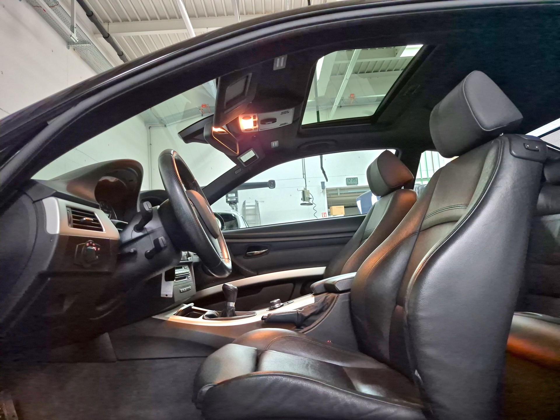 BMW 335i-image-2