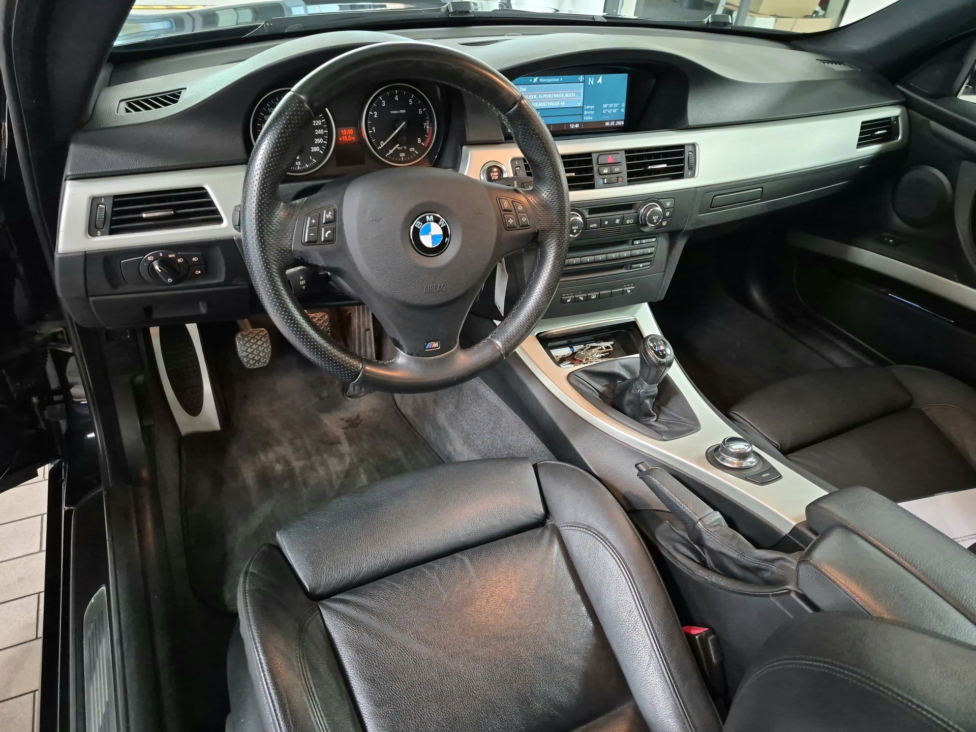 BMW 335i-image-3