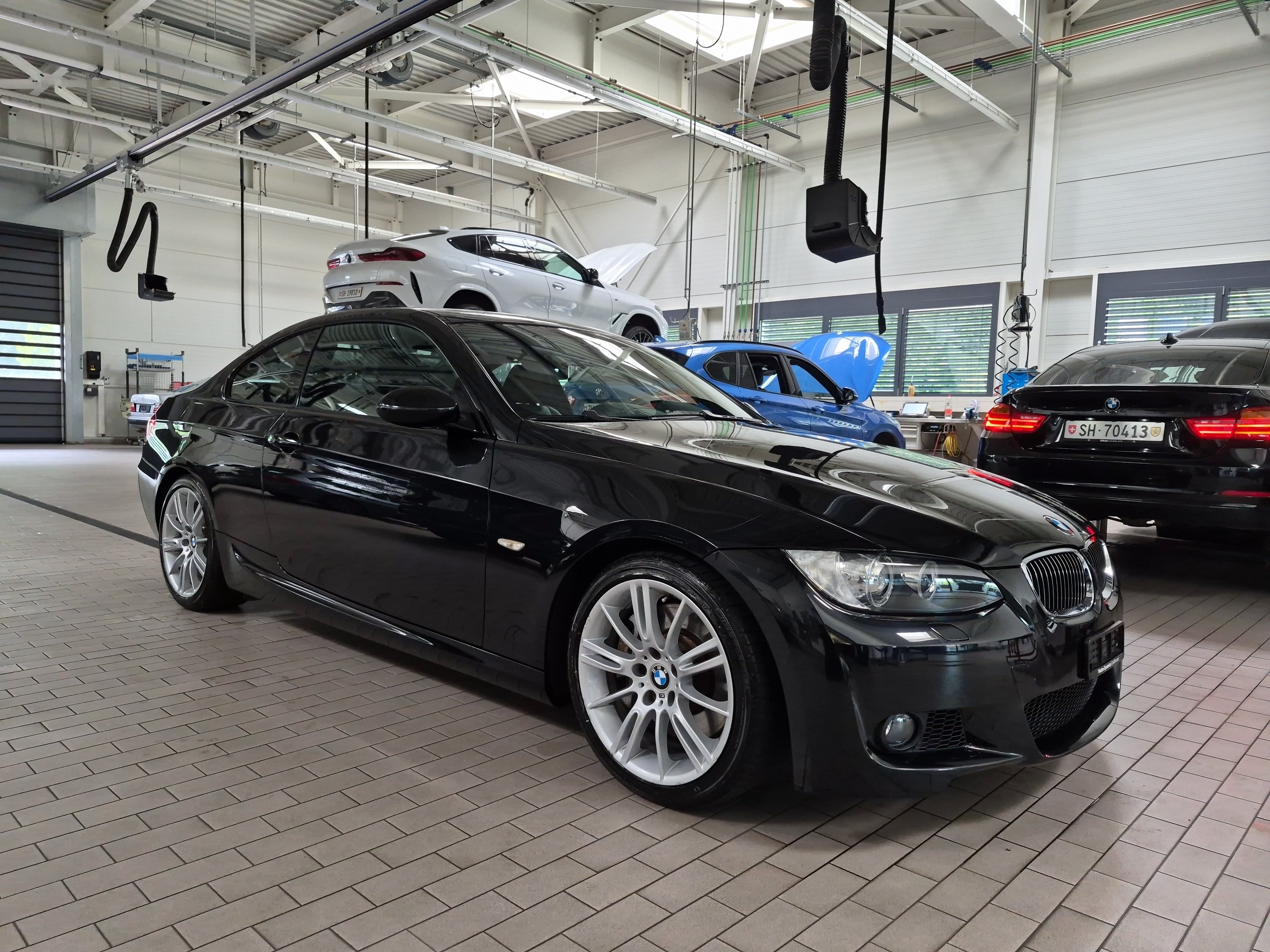 BMW 335i M Paket, Handschalung, Heckantrieb. MFK und Service frisch gemacht. — slika 1
