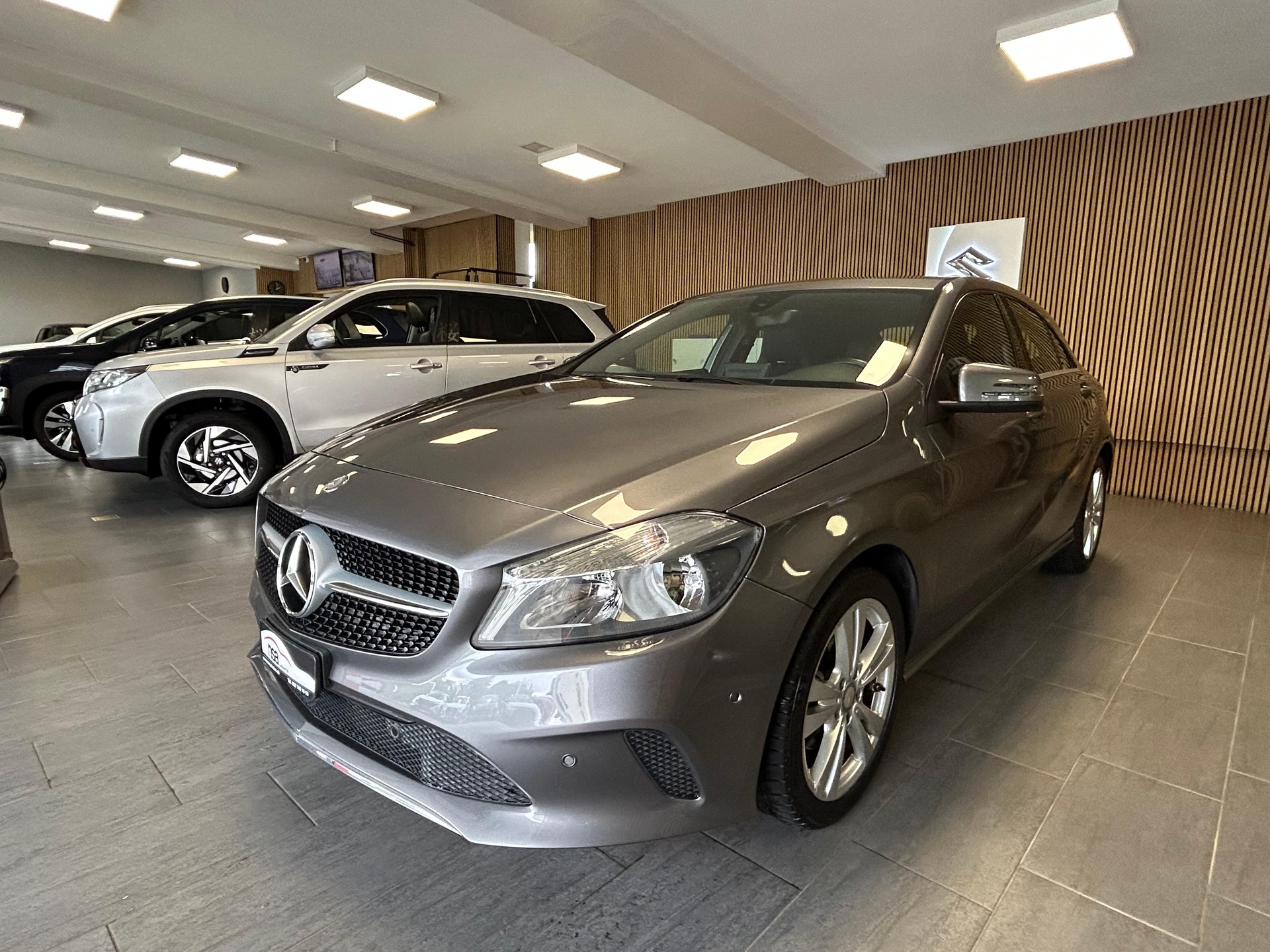 MERCEDES-BENZ A 180 Urban-image-3