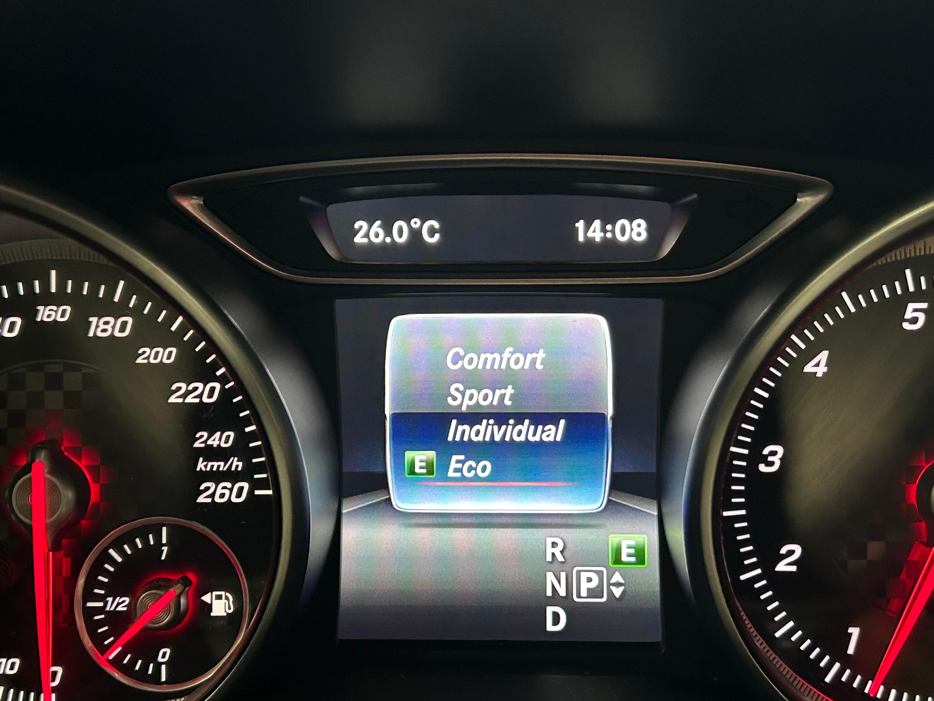 MERCEDES-BENZ A 180 Urban-image-9