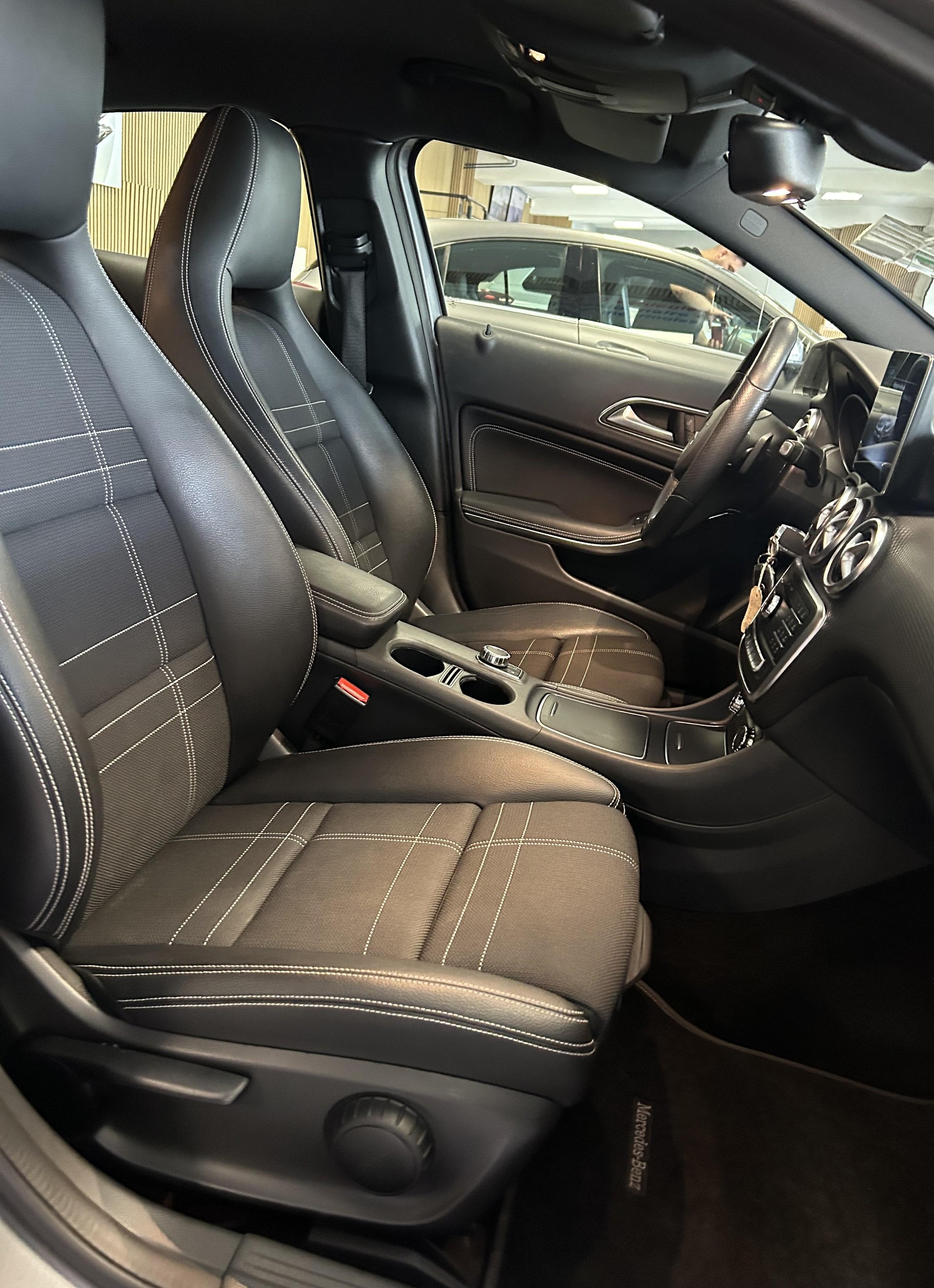 MERCEDES-BENZ A 180 Urban-image-13