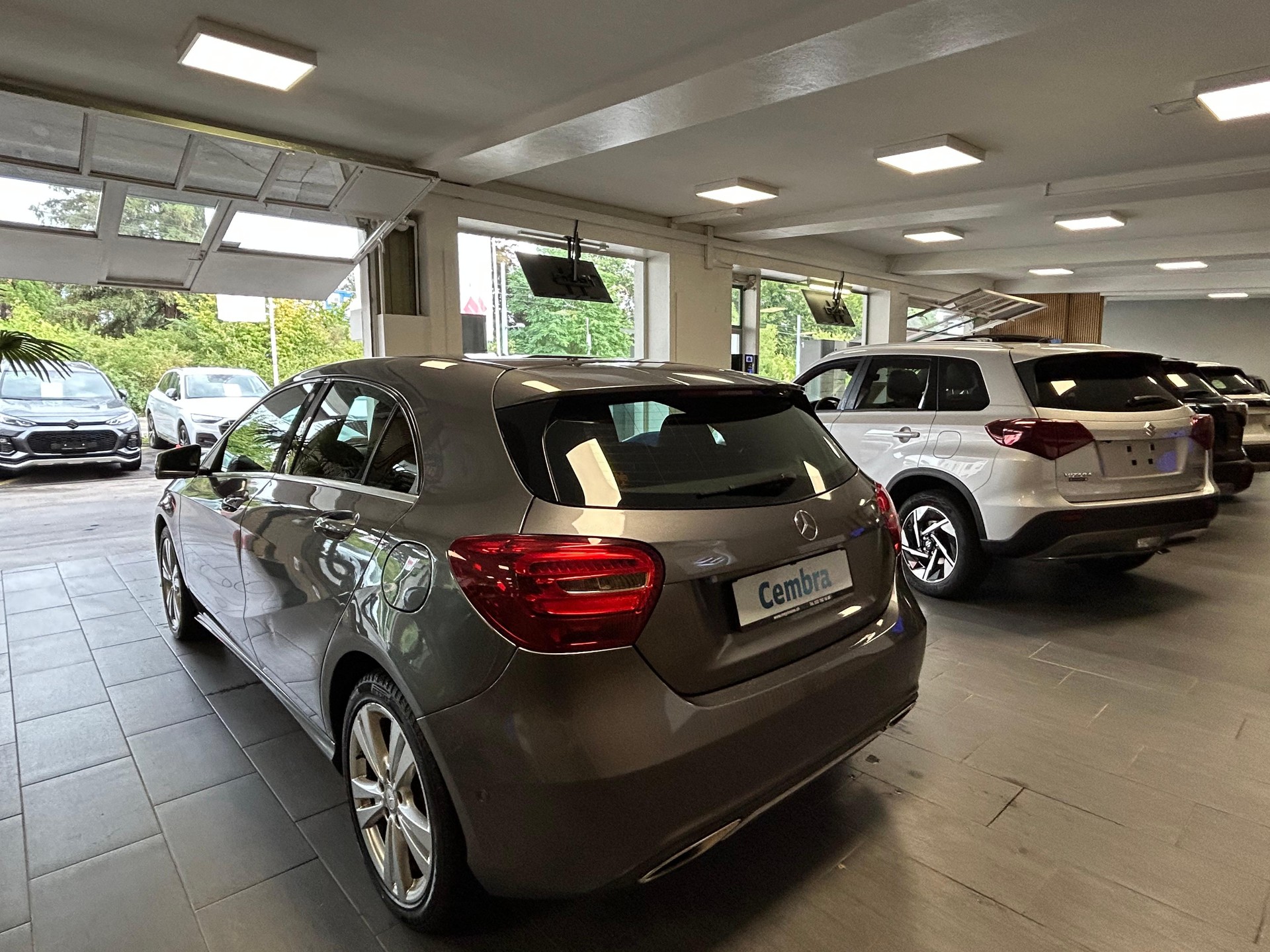 MERCEDES-BENZ A 180 Urban-image-4