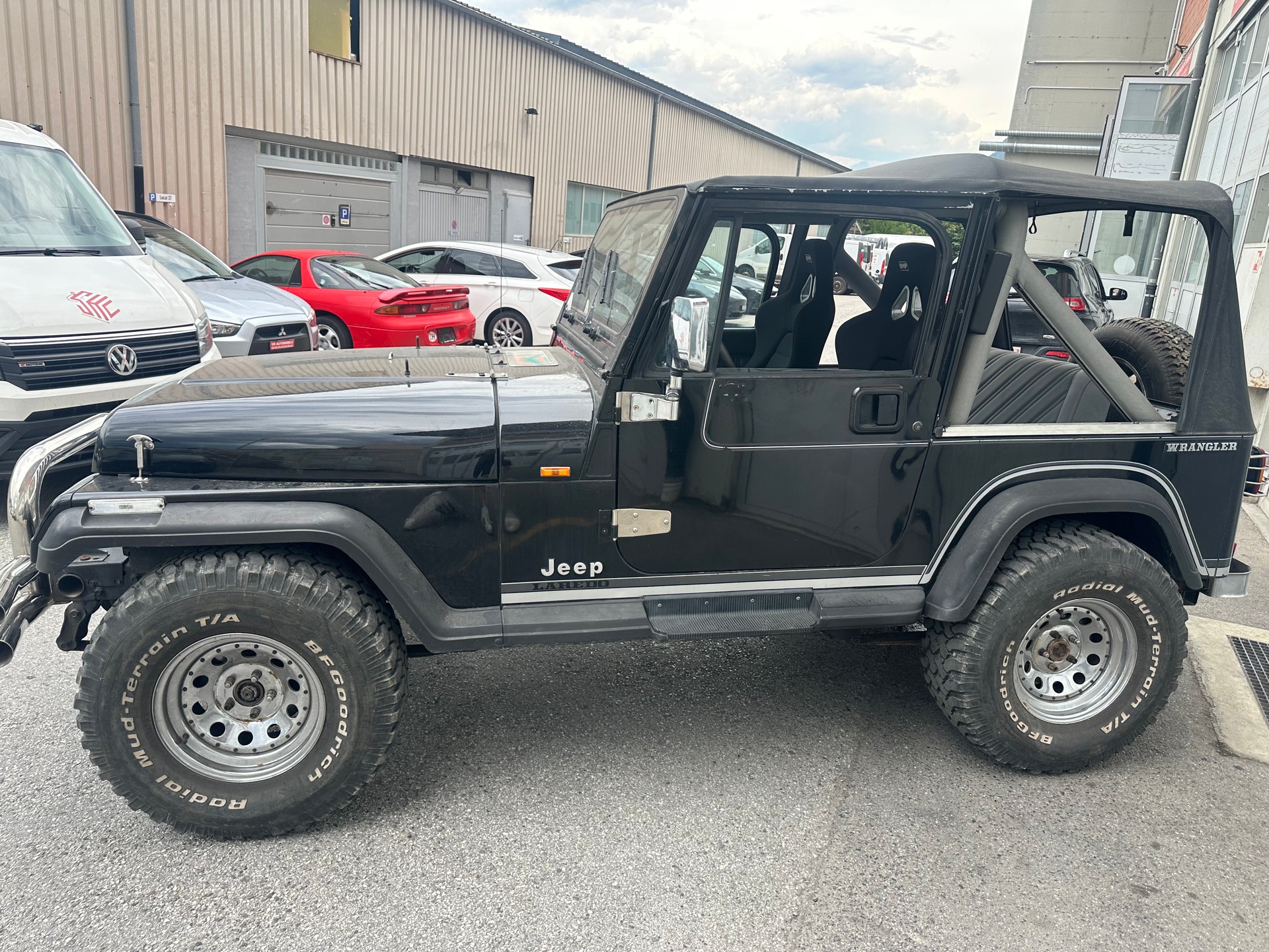 JEEP Wrangler 4.0 Laredo-image-4