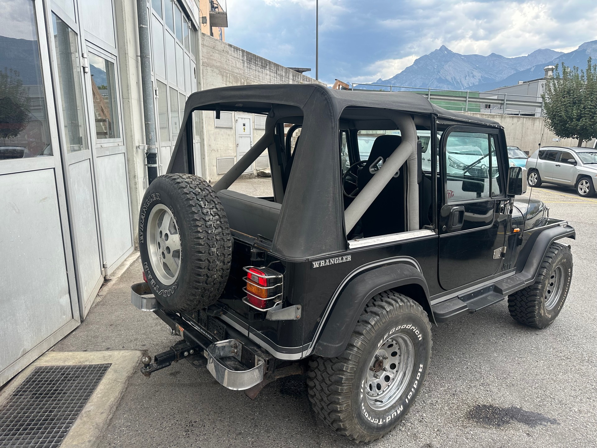 JEEP Wrangler 4.0 Laredo-image-7