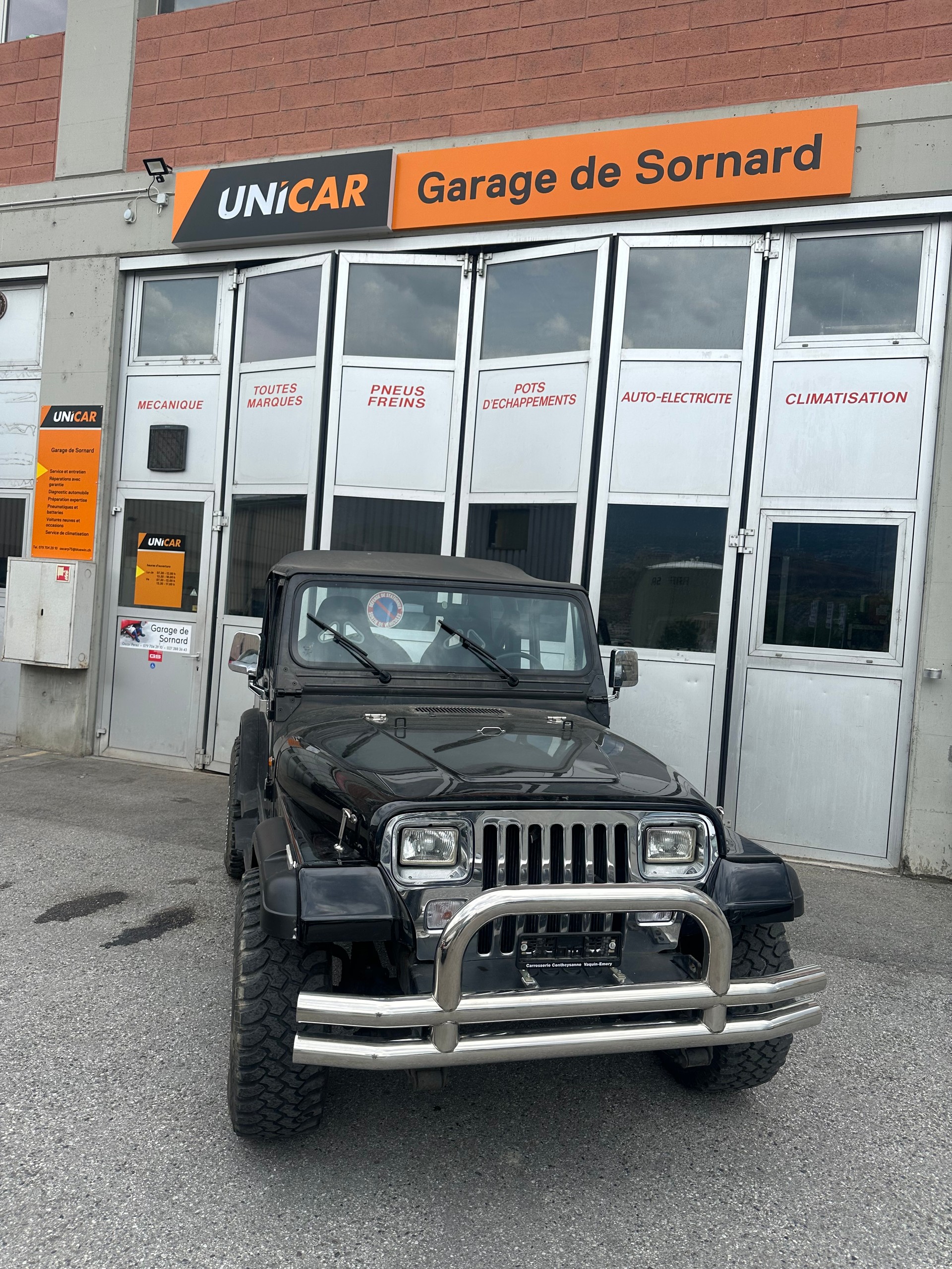 JEEP Wrangler 4.0 Laredo-image-1