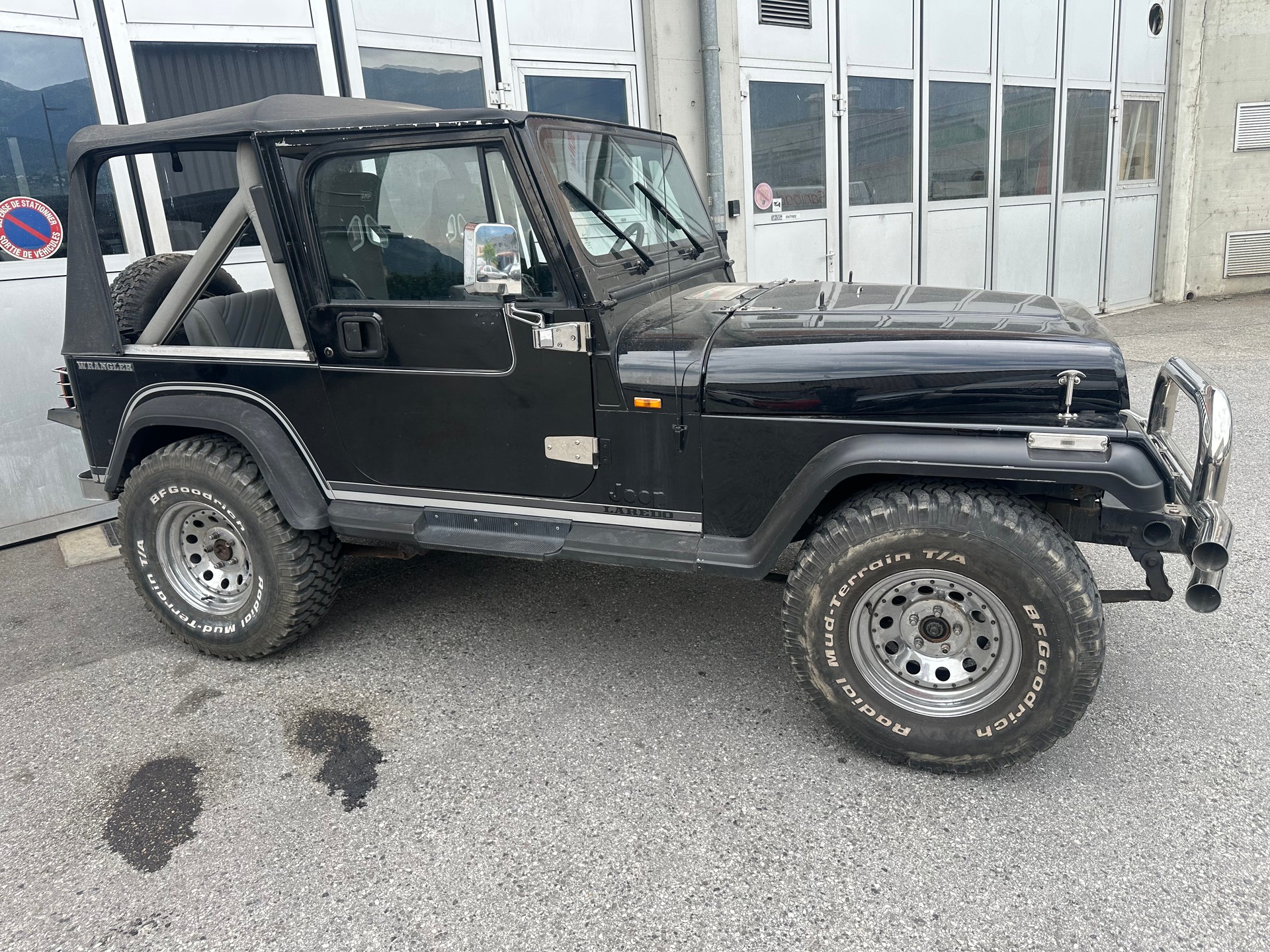 JEEP Wrangler 4.0 Laredo-image-3