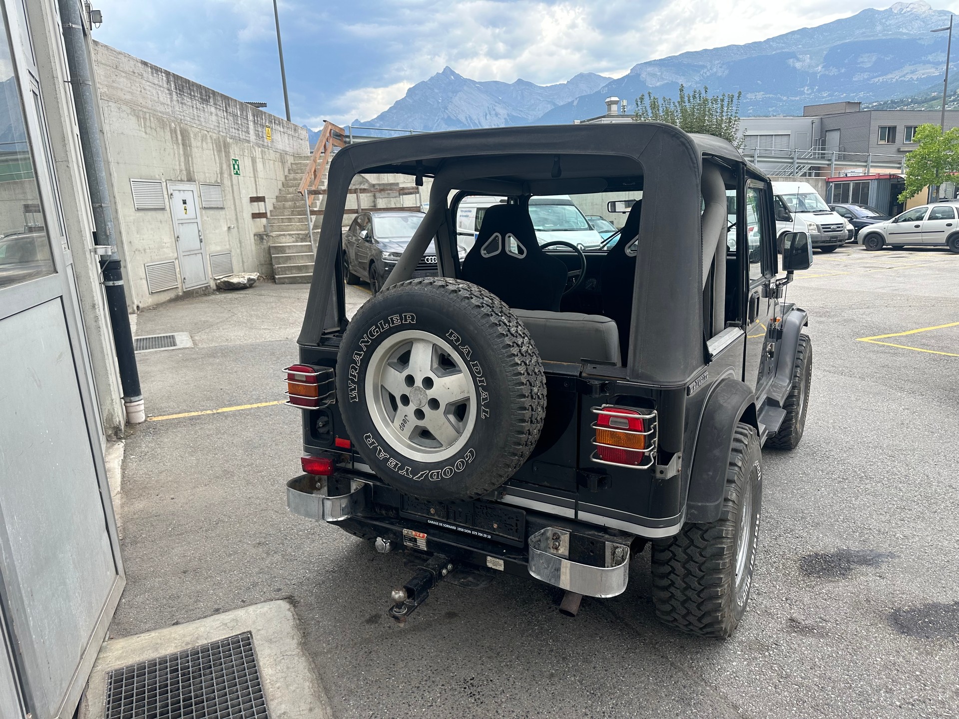 JEEP Wrangler 4.0 Laredo-image-5