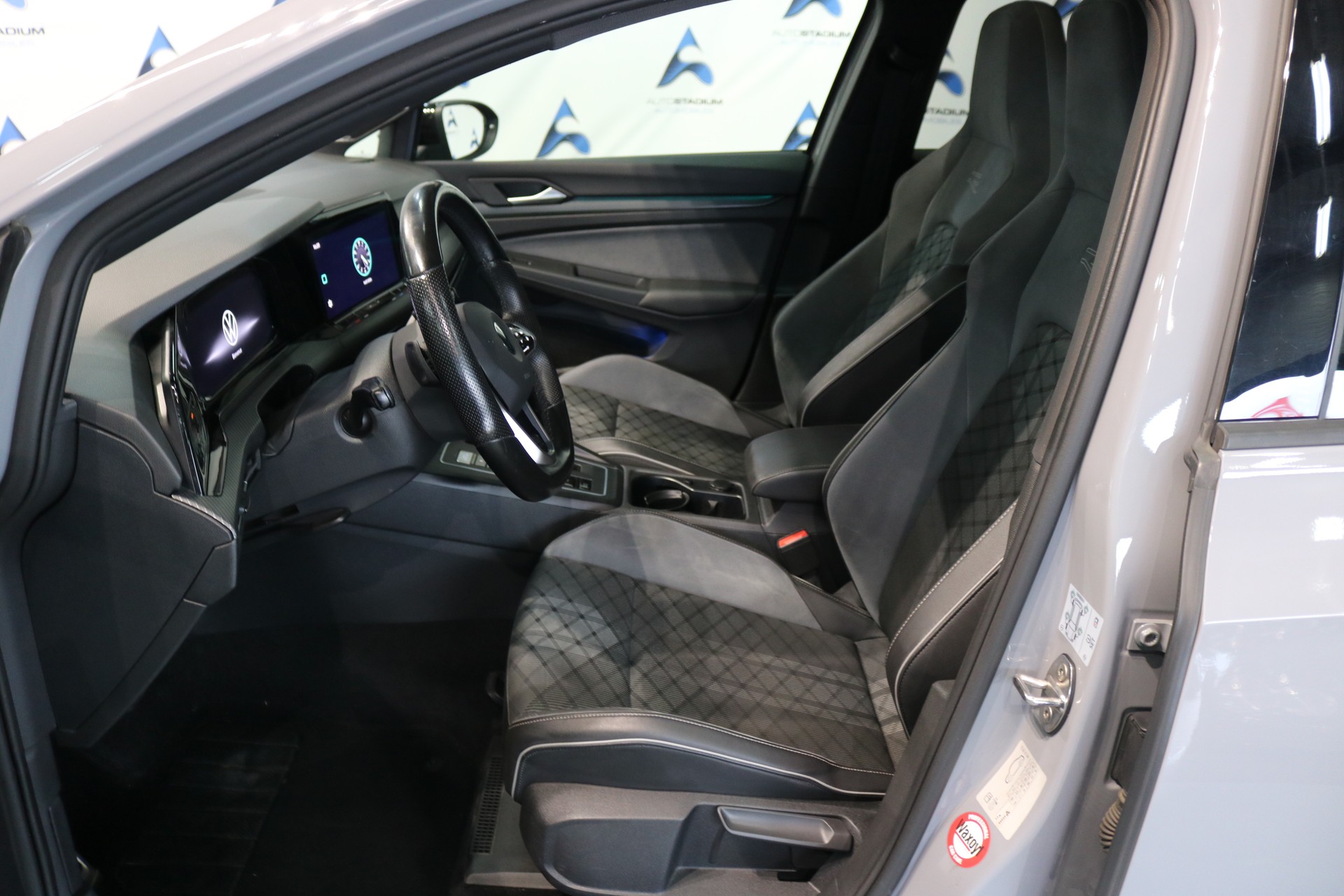 VW Golf 1.5 eTSI mHEV ACT R-Line DSG-image-3