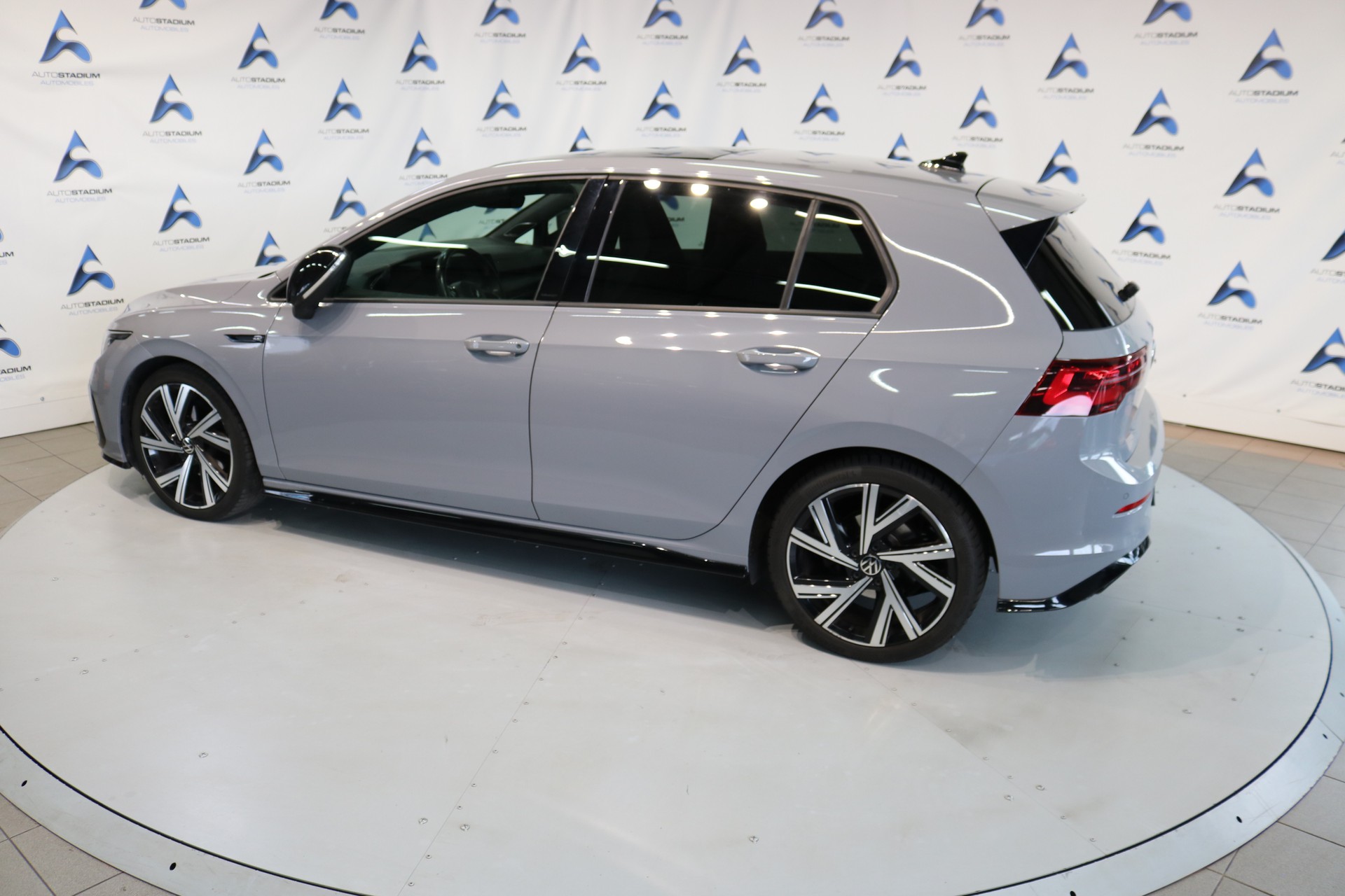 VW Golf 1.5 eTSI mHEV ACT R-Line DSG-image-16