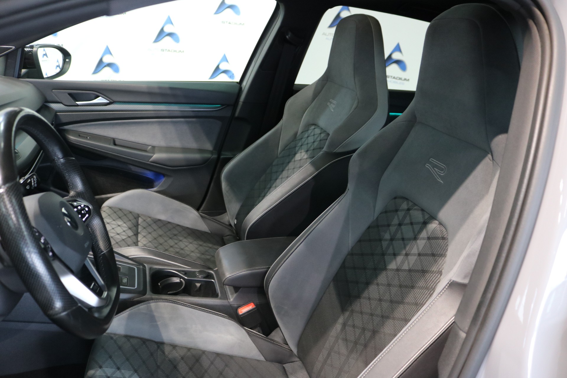 VW Golf 1.5 eTSI mHEV ACT R-Line DSG-image-36