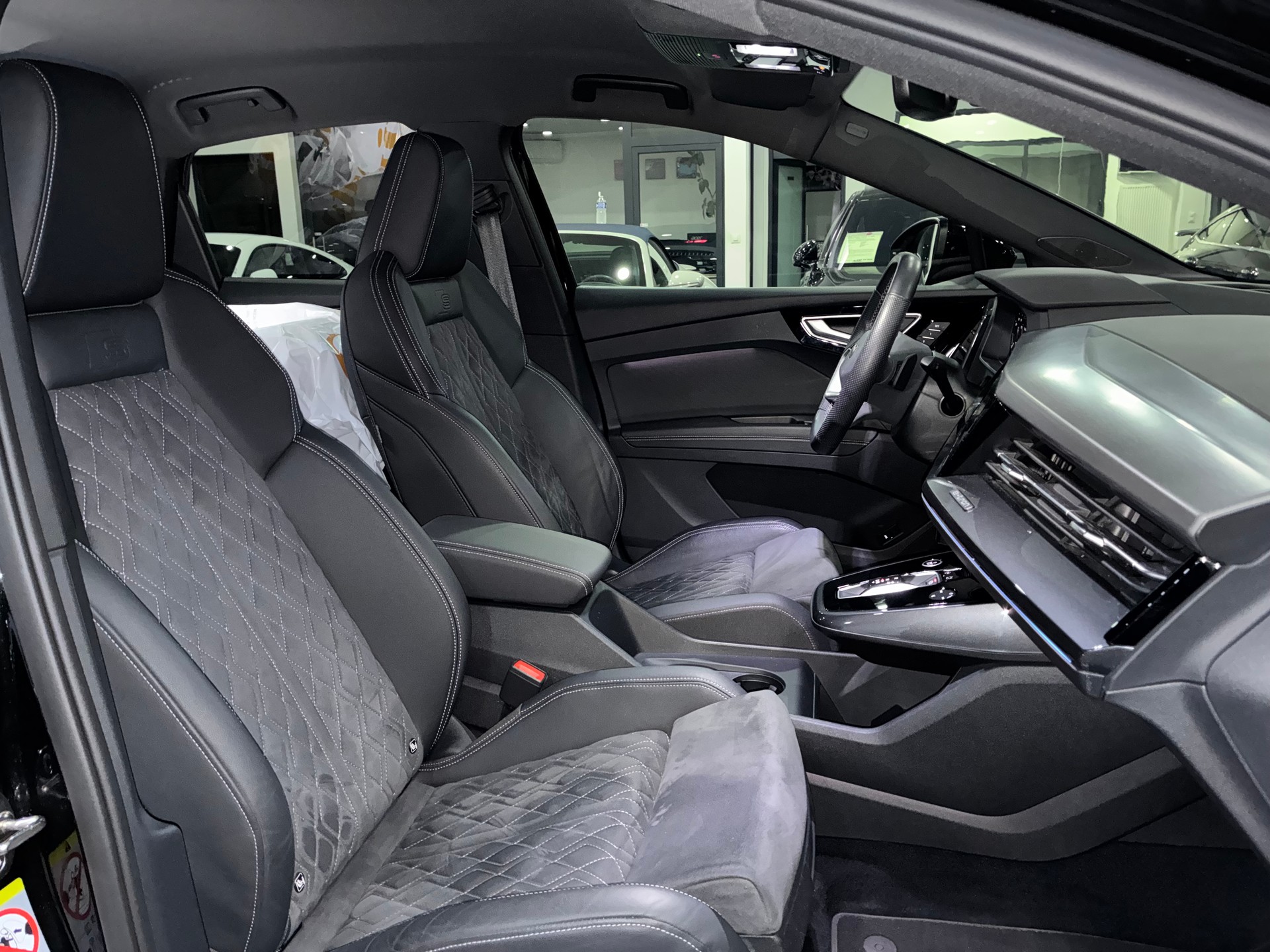 AUDI Q4 Sportback e-tron 50 quattro-image-8