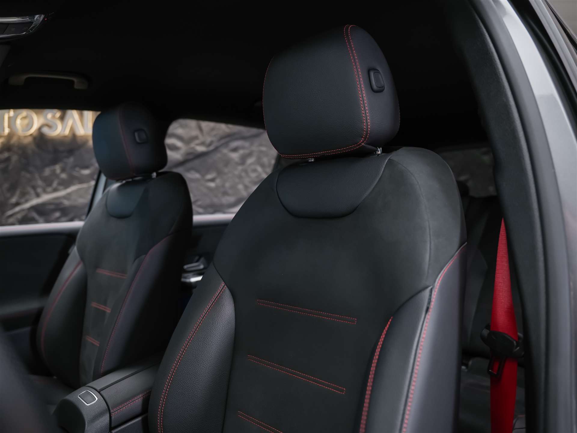 MERCEDES-BENZ GLB 35 AMG 4matic *Abstandsregler*Sitzheizung*Rückfahrkamera*-image-9