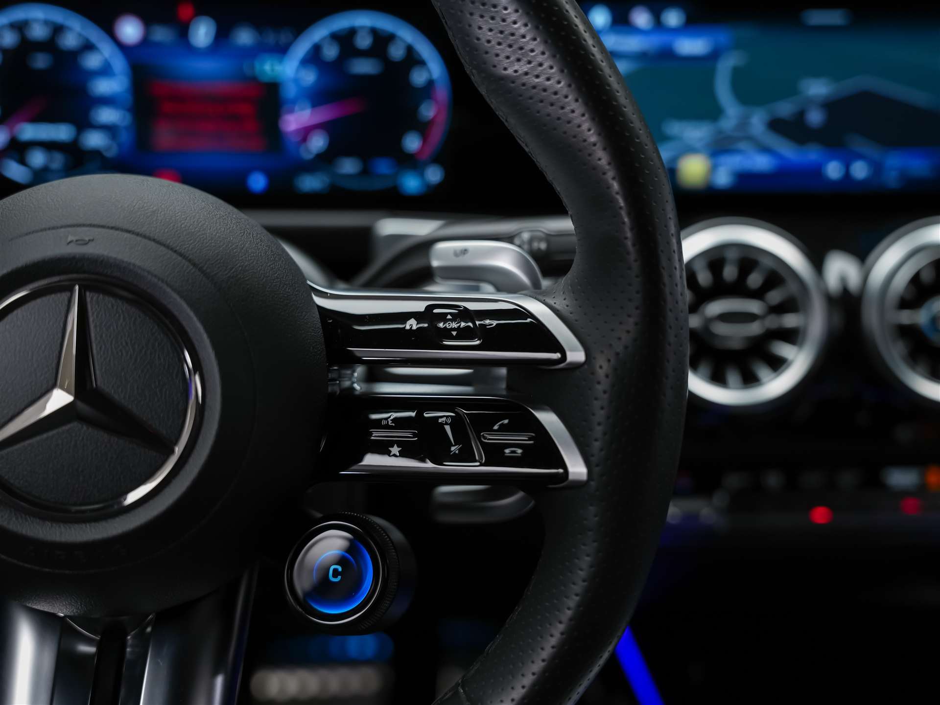MERCEDES-BENZ GLB 35 AMG 4matic *Abstandsregler*Sitzheizung*Rückfahrkamera*-image-29
