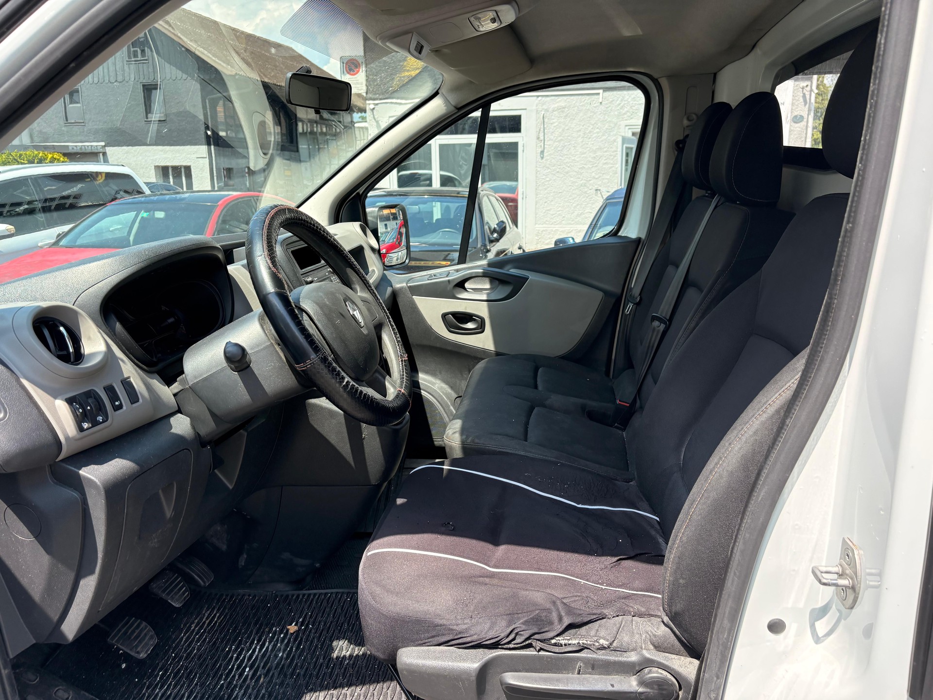 RENAULT Trafic 1.6 dCi 95 2.7t Access L1H1-image-5