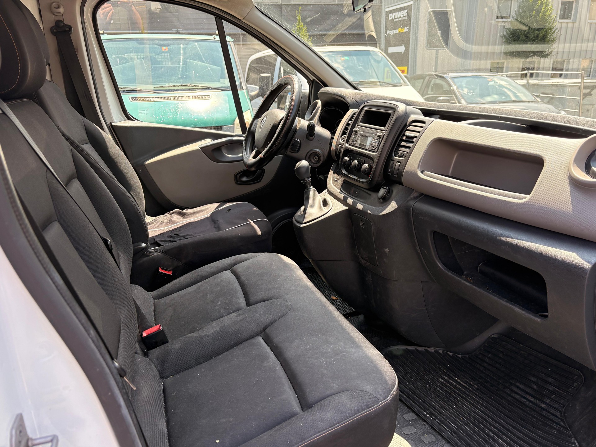RENAULT Trafic 1.6 dCi 95 2.7t Access L1H1-image-4