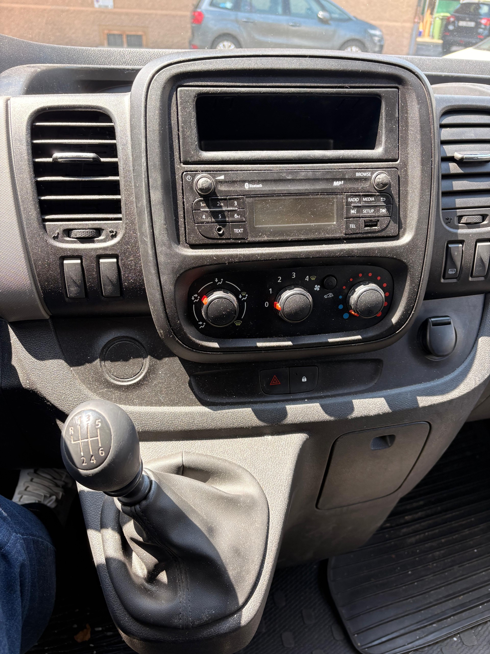 RENAULT Trafic 1.6 dCi 95 2.7t Access L1H1-image-6