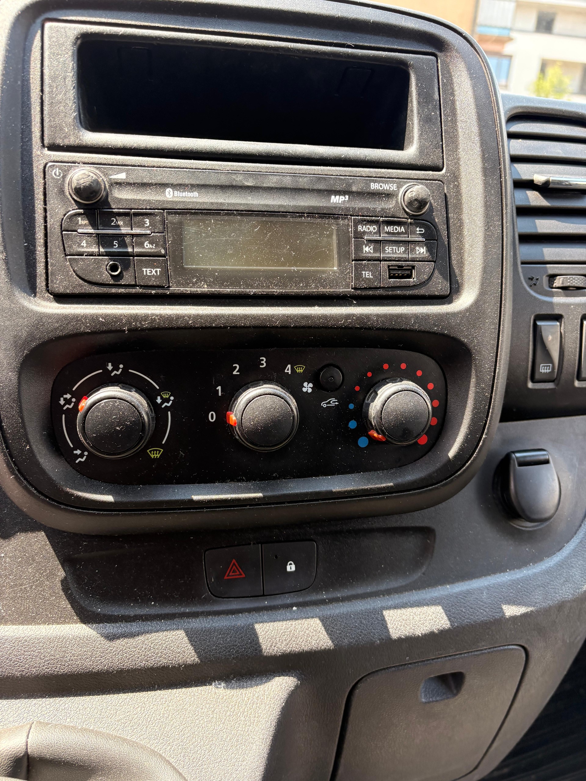 RENAULT Trafic 1.6 dCi 95 2.7t Access L1H1-image-7