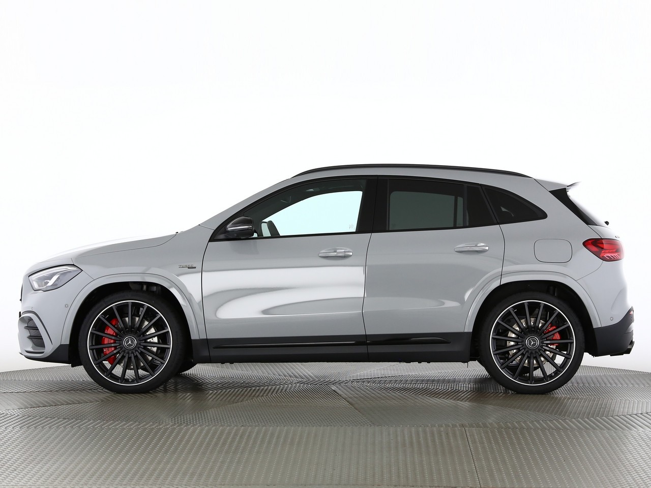 MERCEDES-BENZ GLA AMG 35 4Matic 8G-DCT-showroom-element-2