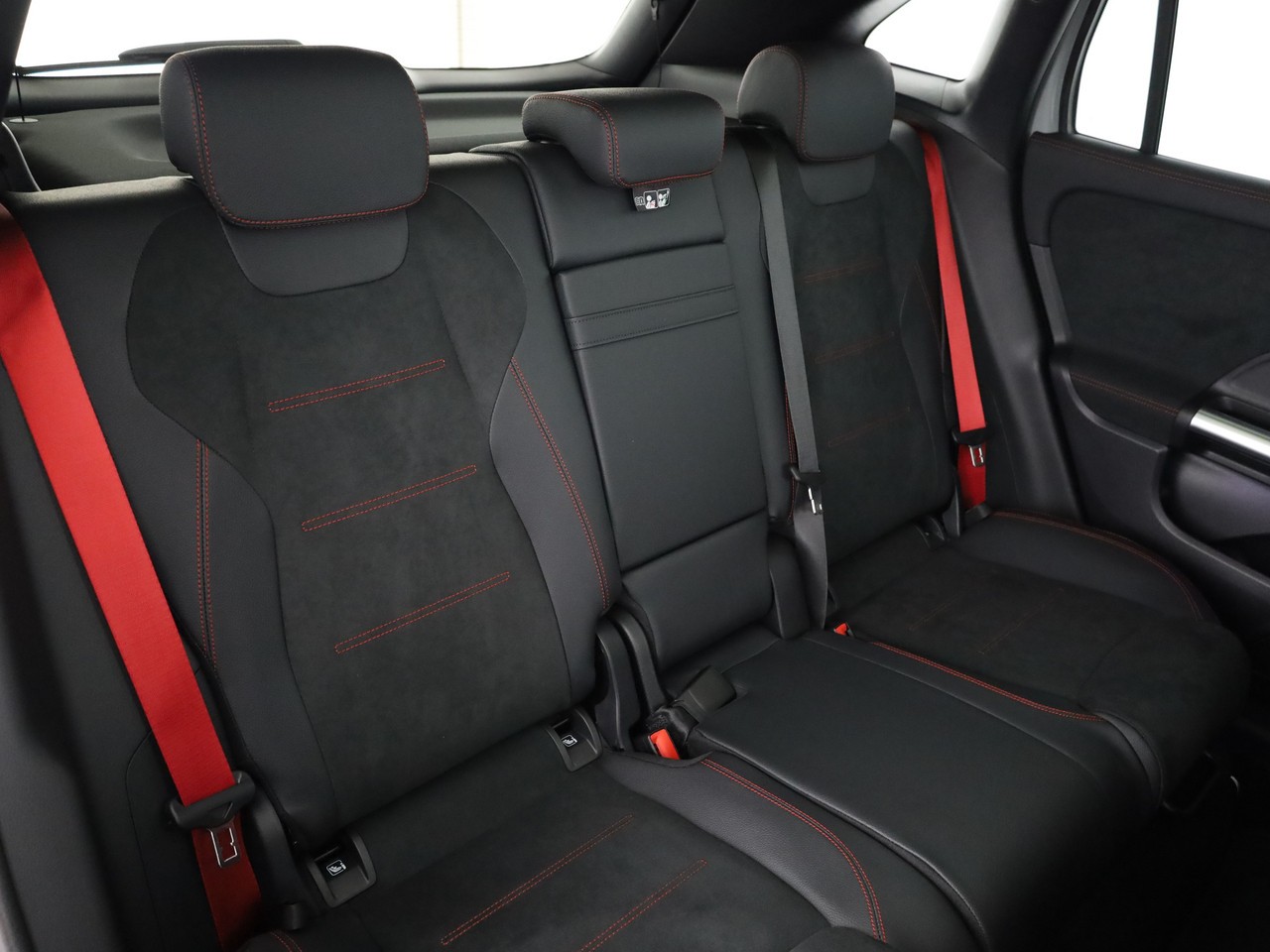 MERCEDES-BENZ GLA AMG 35 4Matic 8G-DCT-image-11
