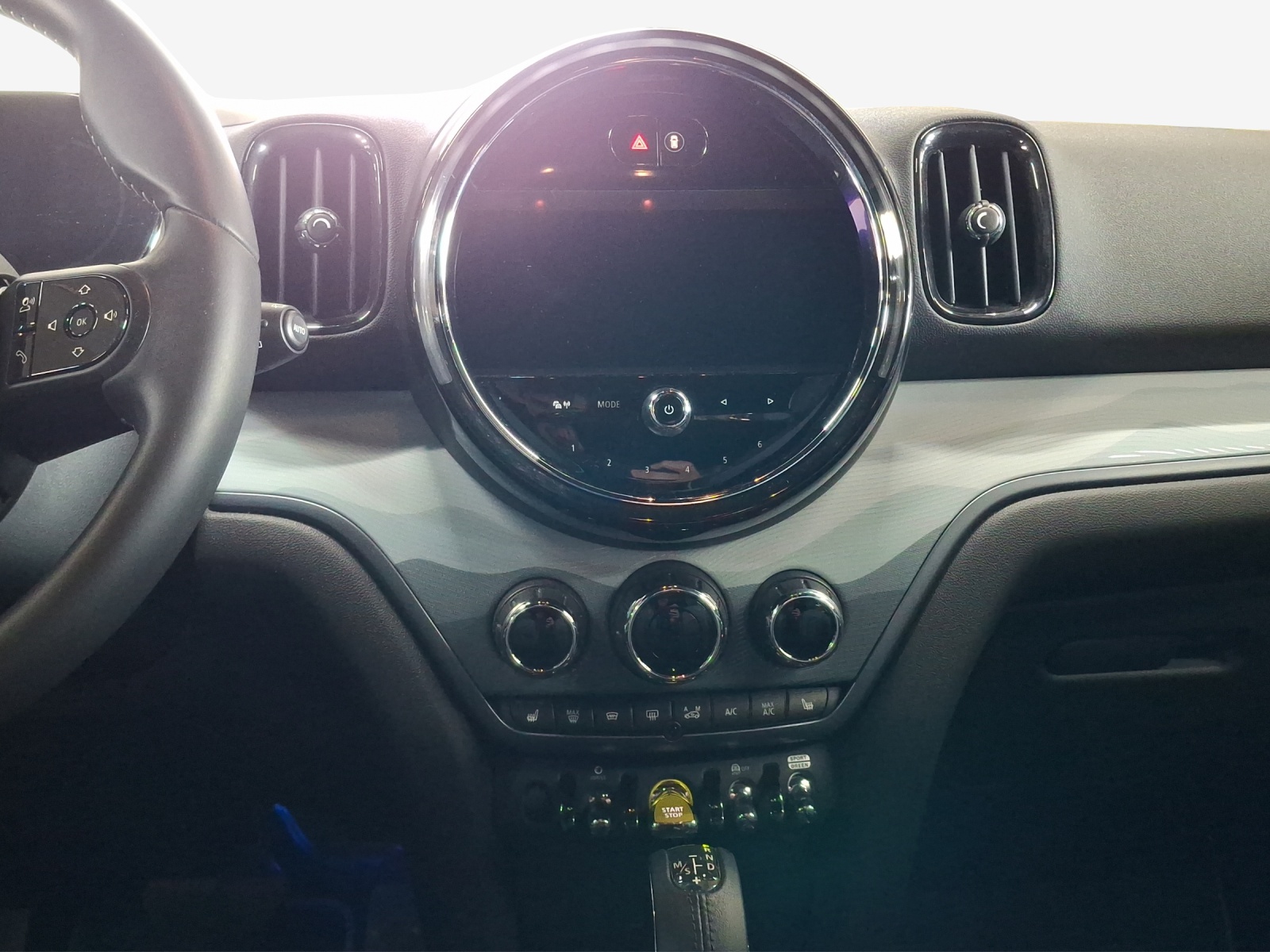 MINI Countryman Cooper SE Untamed Edition ALL4 PHEV Steptronic-image-10
