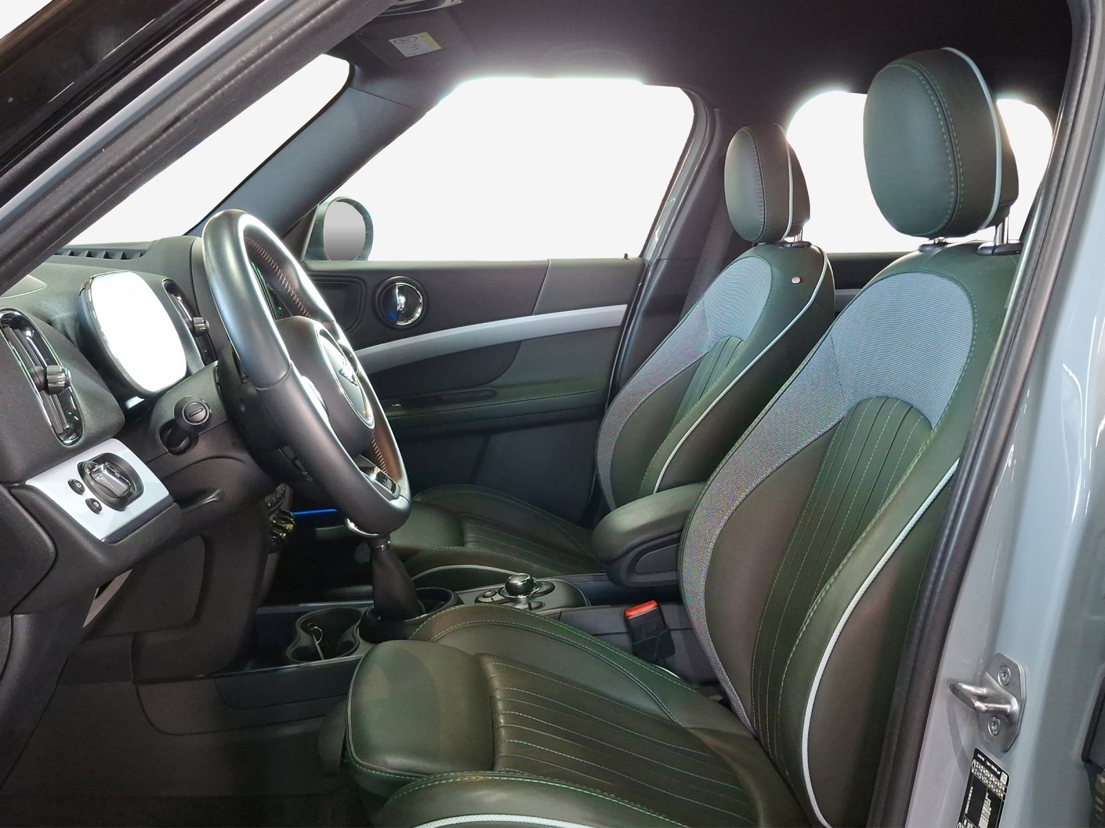 MINI Countryman Cooper SE Untamed Edition ALL4 PHEV Steptronic-image-8