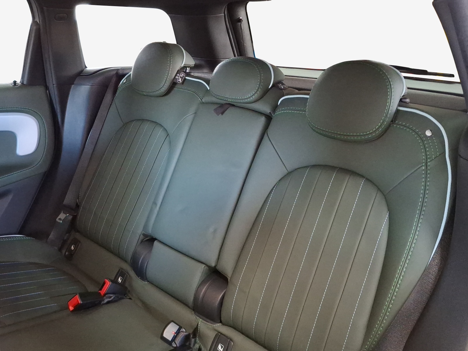 MINI Countryman Cooper SE Untamed Edition ALL4 PHEV Steptronic-image-12