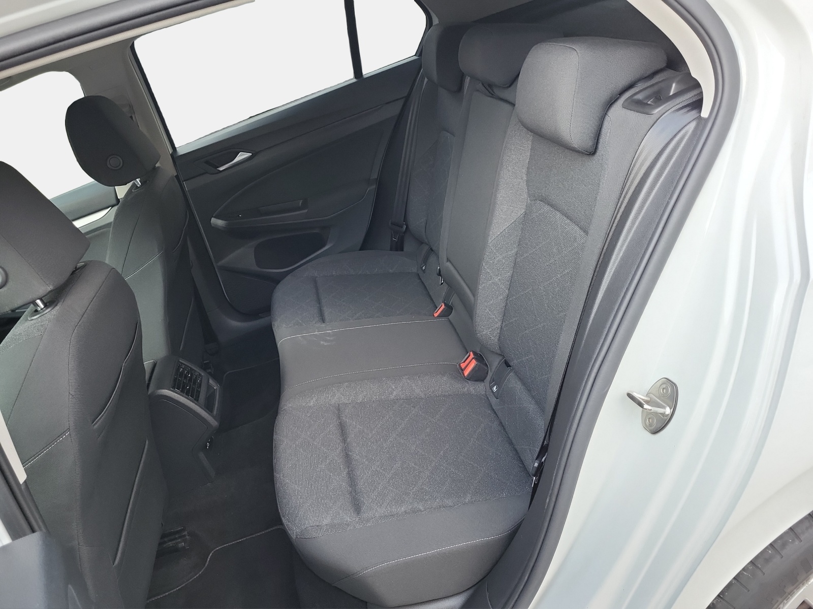VW Golf 1.0 eTSI mHEV ACTLife DSG-image-11