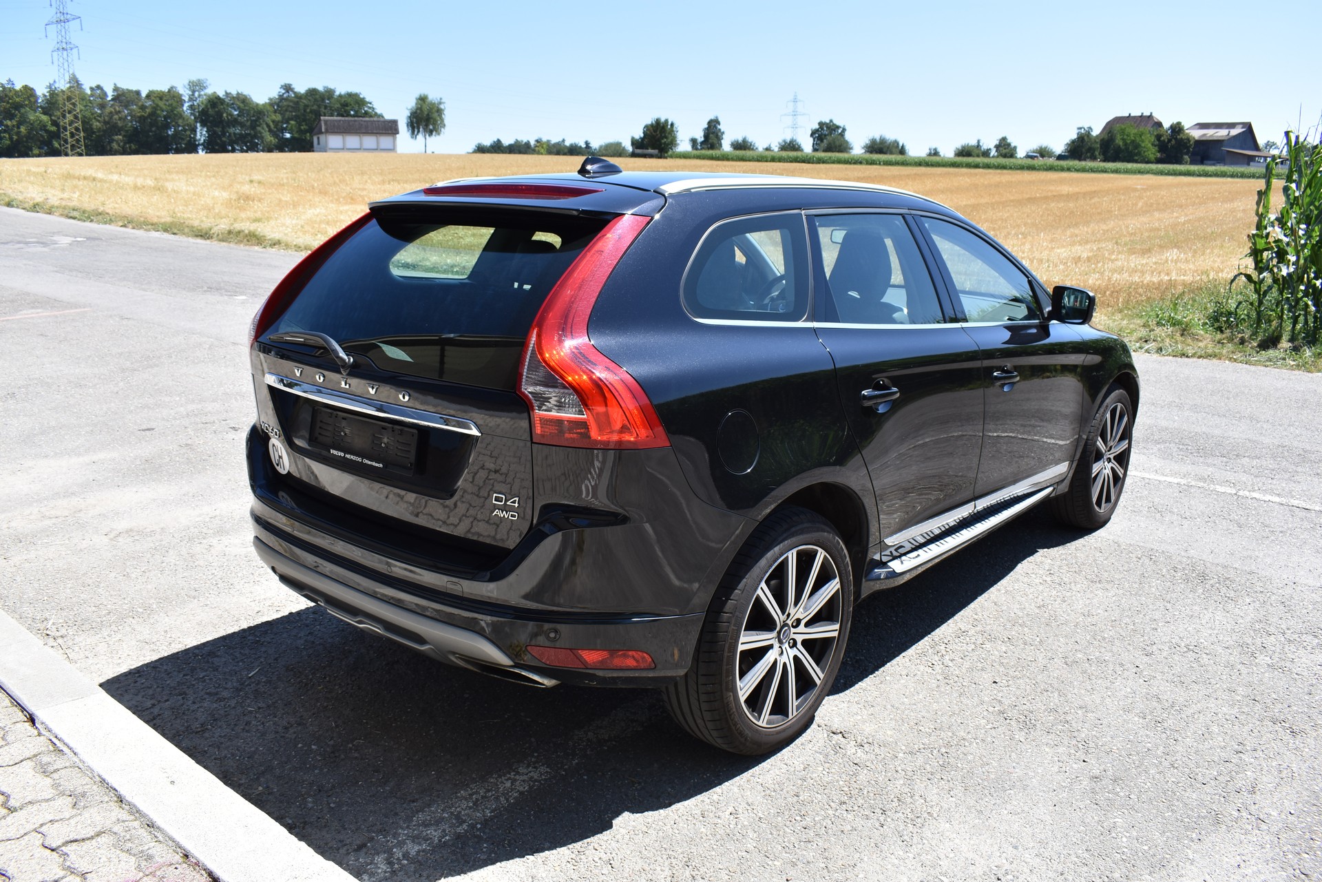 VOLVO XC60 D4 AWD Summum Geartronic-image-3
