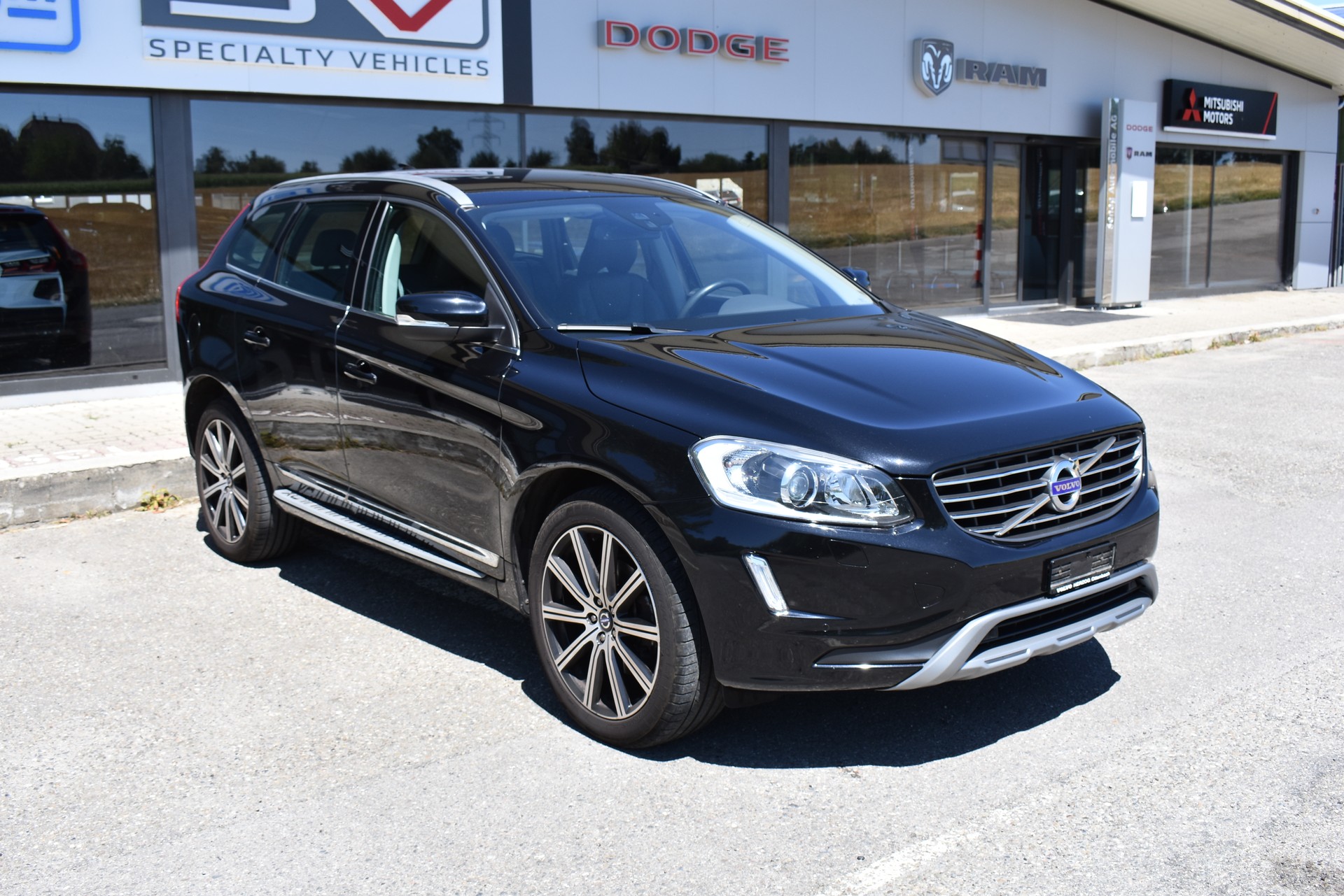 VOLVO XC60 D4 AWD Summum Geartronic-image-1
