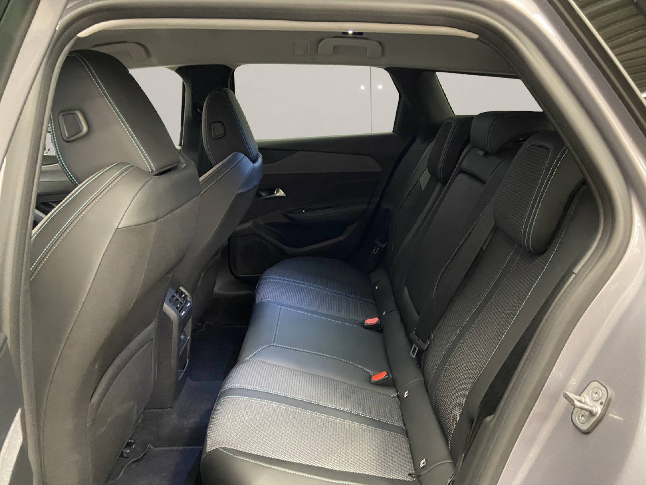 PEUGEOT 308 SW 1.2 PureTech Allure-image-11
