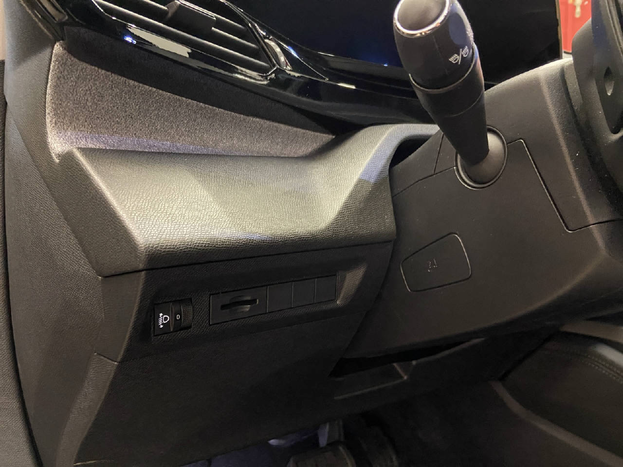 PEUGEOT 308 SW 1.2 PureTech Allure-image-9