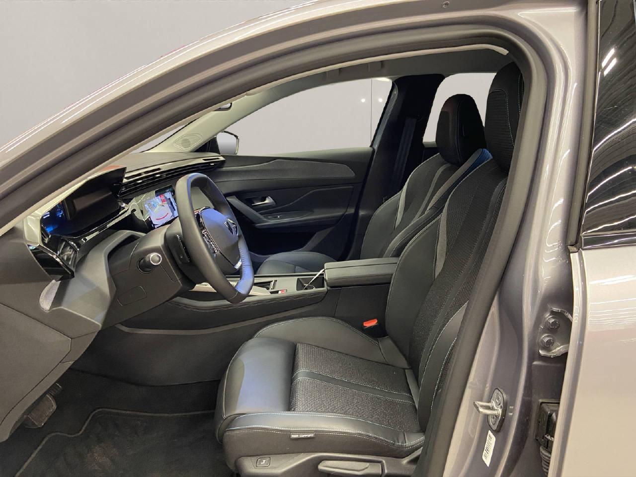 PEUGEOT 308 SW 1.2 PureTech Allure-image-4