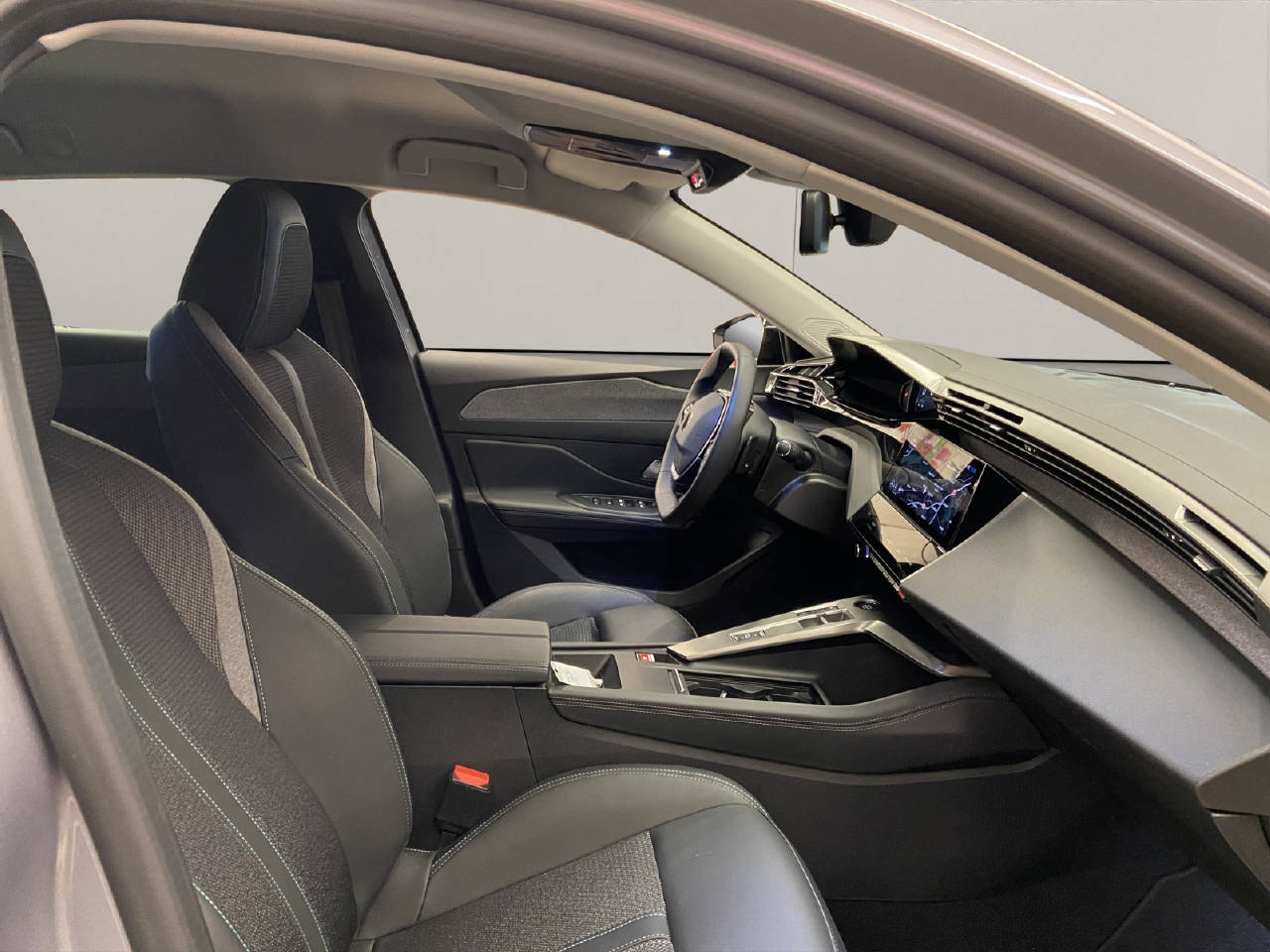 PEUGEOT 308 SW 1.2 PureTech Allure-image-10