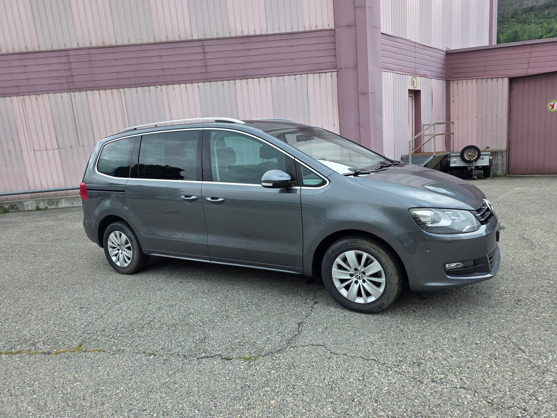 VW Sharan 2.0 TDI BlueMotion Technology Cup 4Motion-image-3