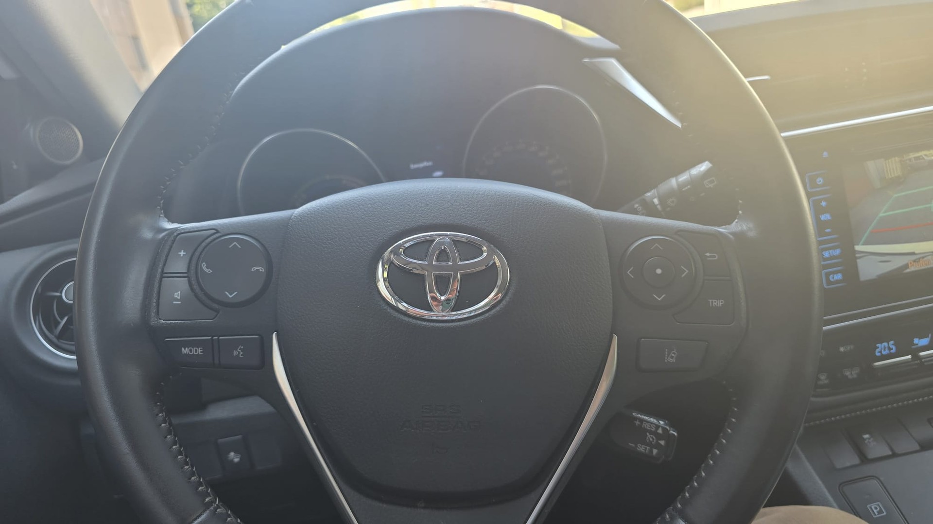 TOYOTA Auris Touring Sports 1.8 HSD Trend e-CVT ACC TEMP-image-6