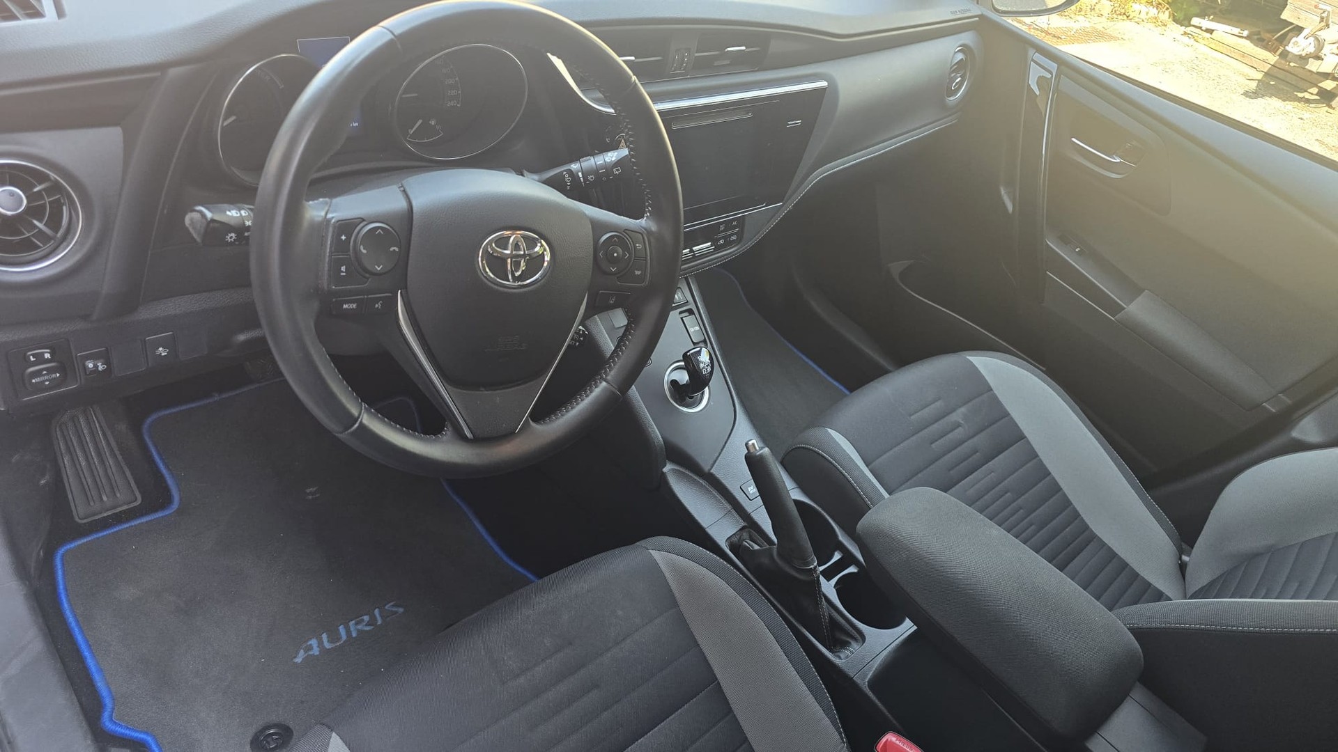 TOYOTA Auris Touring Sports 1.8 HSD Trend e-CVT ACC TEMP-image-2