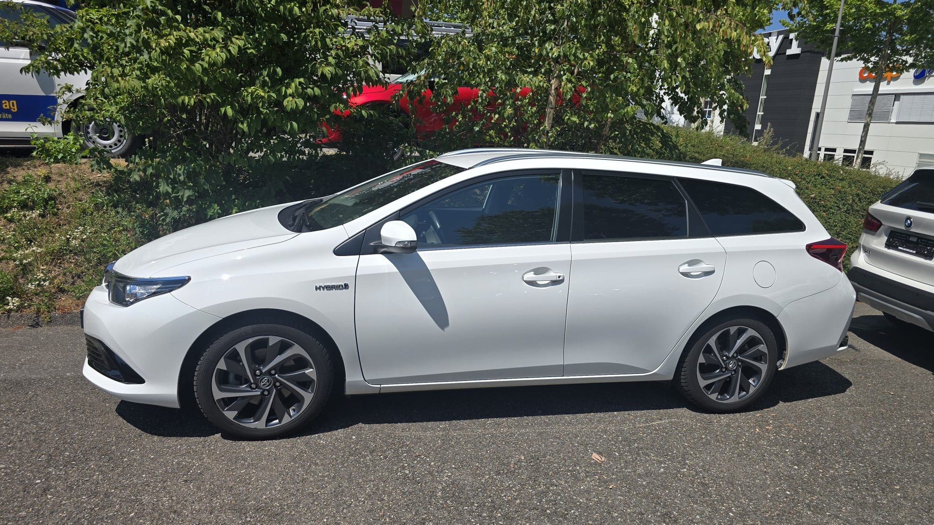 TOYOTA Auris Touring Sports 1.8 HSD Trend e-CVT ACC TEMP-image-1