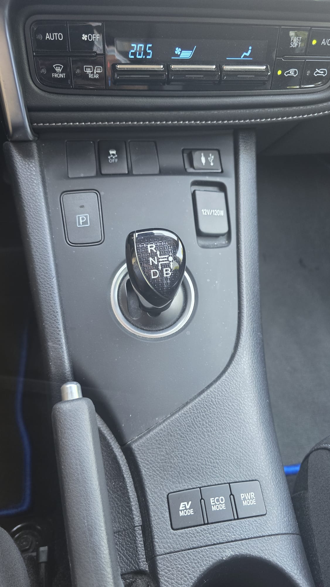TOYOTA Auris Touring Sports 1.8 HSD Trend e-CVT ACC TEMP-image-4