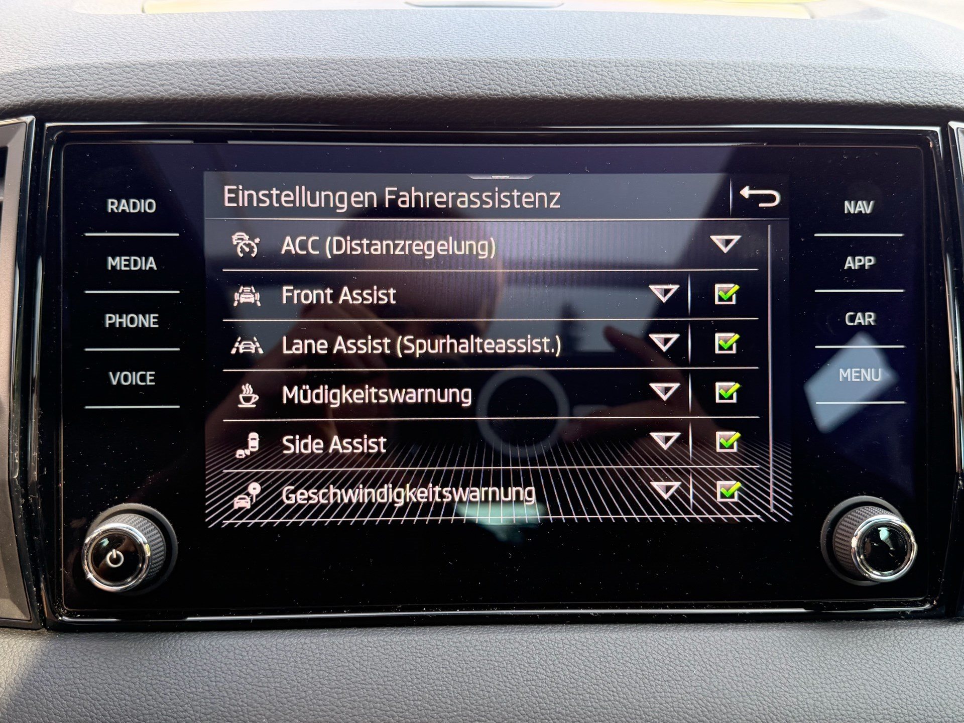 SKODA Karoq Sportline 4x4-image-16