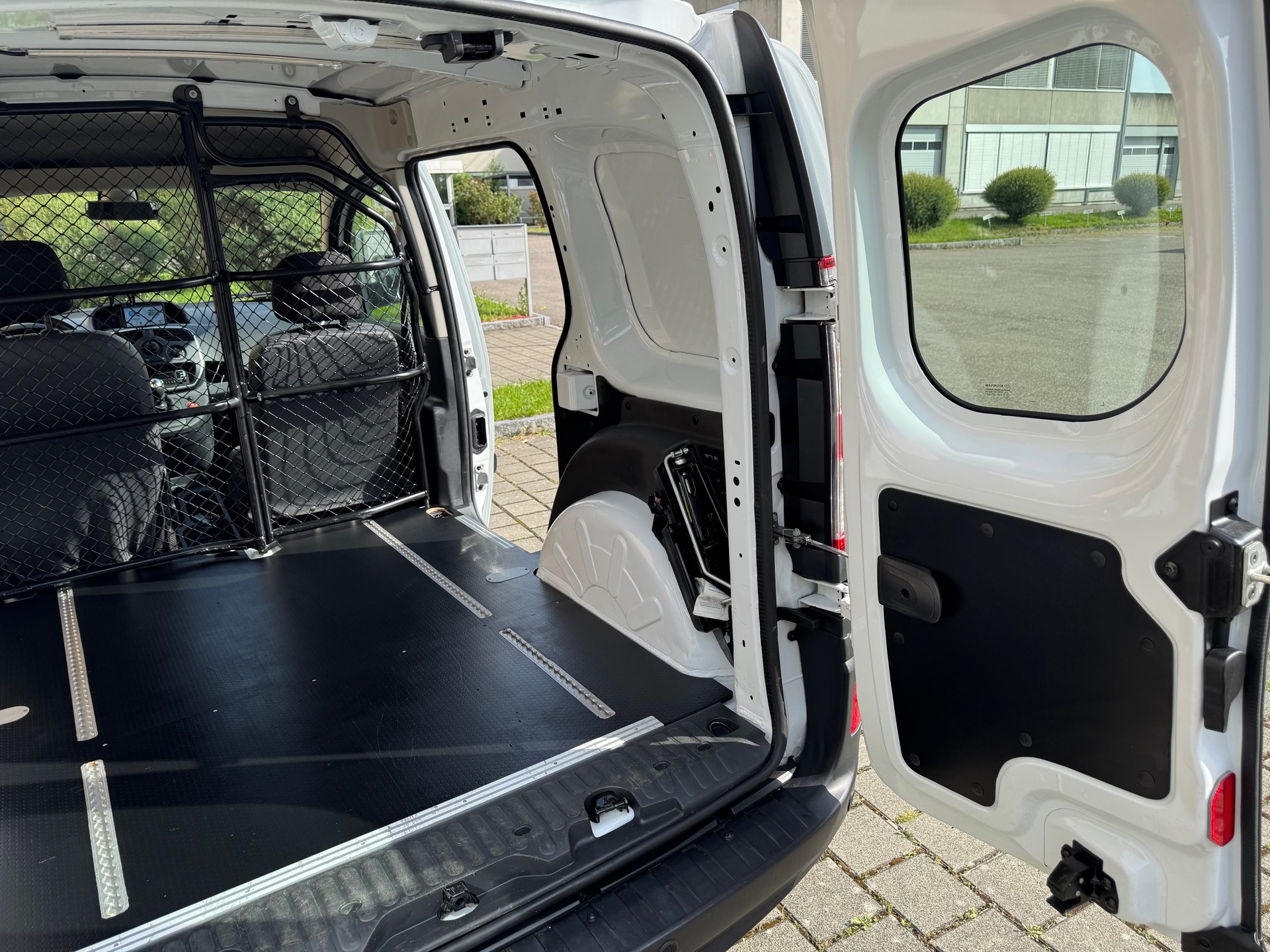 RENAULT Kangoo Van 1.5 dCi Standard 95 Extra-image-5