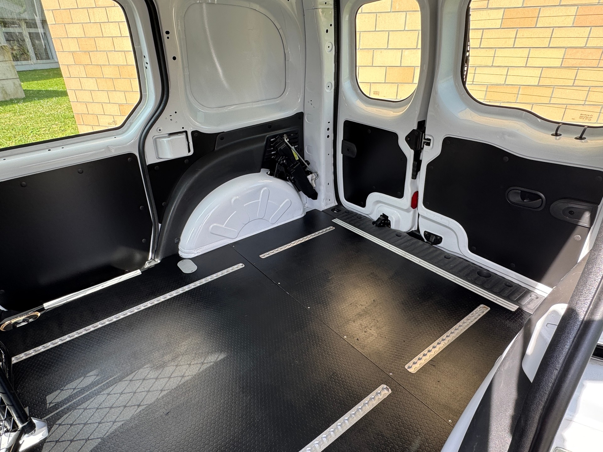 RENAULT Kangoo Van 1.5 dCi Standard 95 Extra-image-8