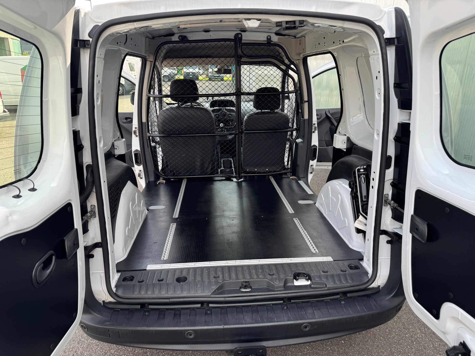 RENAULT Kangoo Van 1.5 dCi Standard 95 Extra-image-7