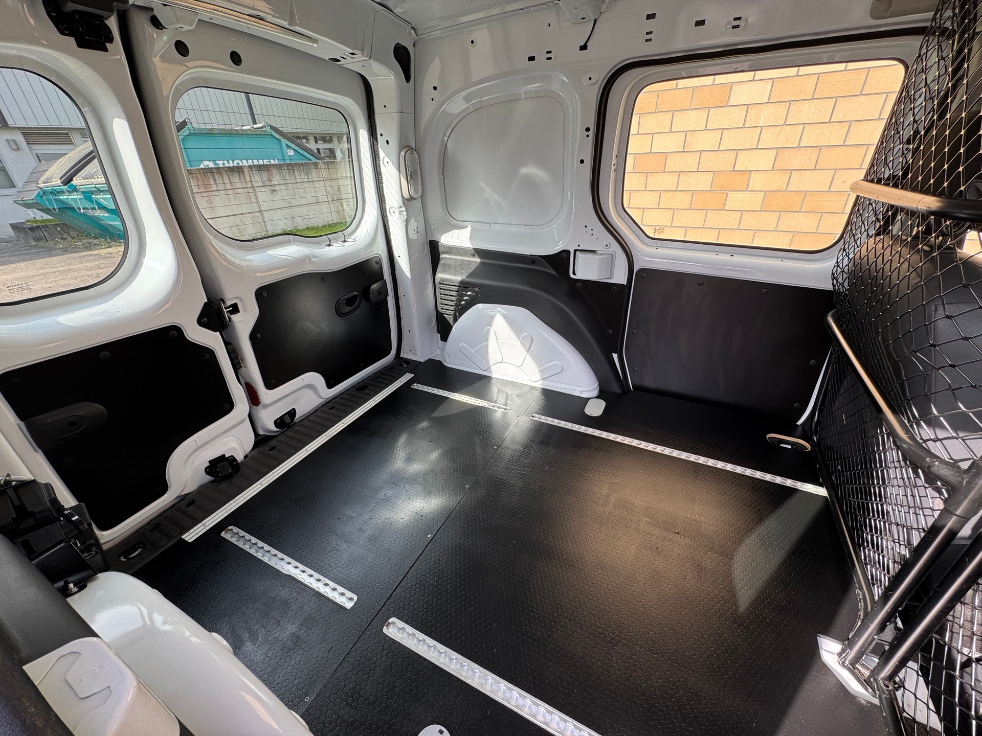 RENAULT Kangoo Van 1.5 dCi Standard 95 Extra-image-4