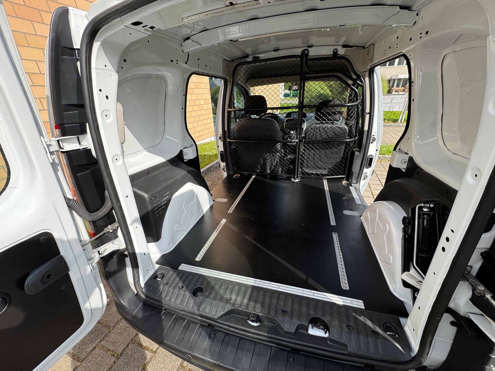 RENAULT Kangoo Van 1.5 dCi Standard 95 Extra-image-6