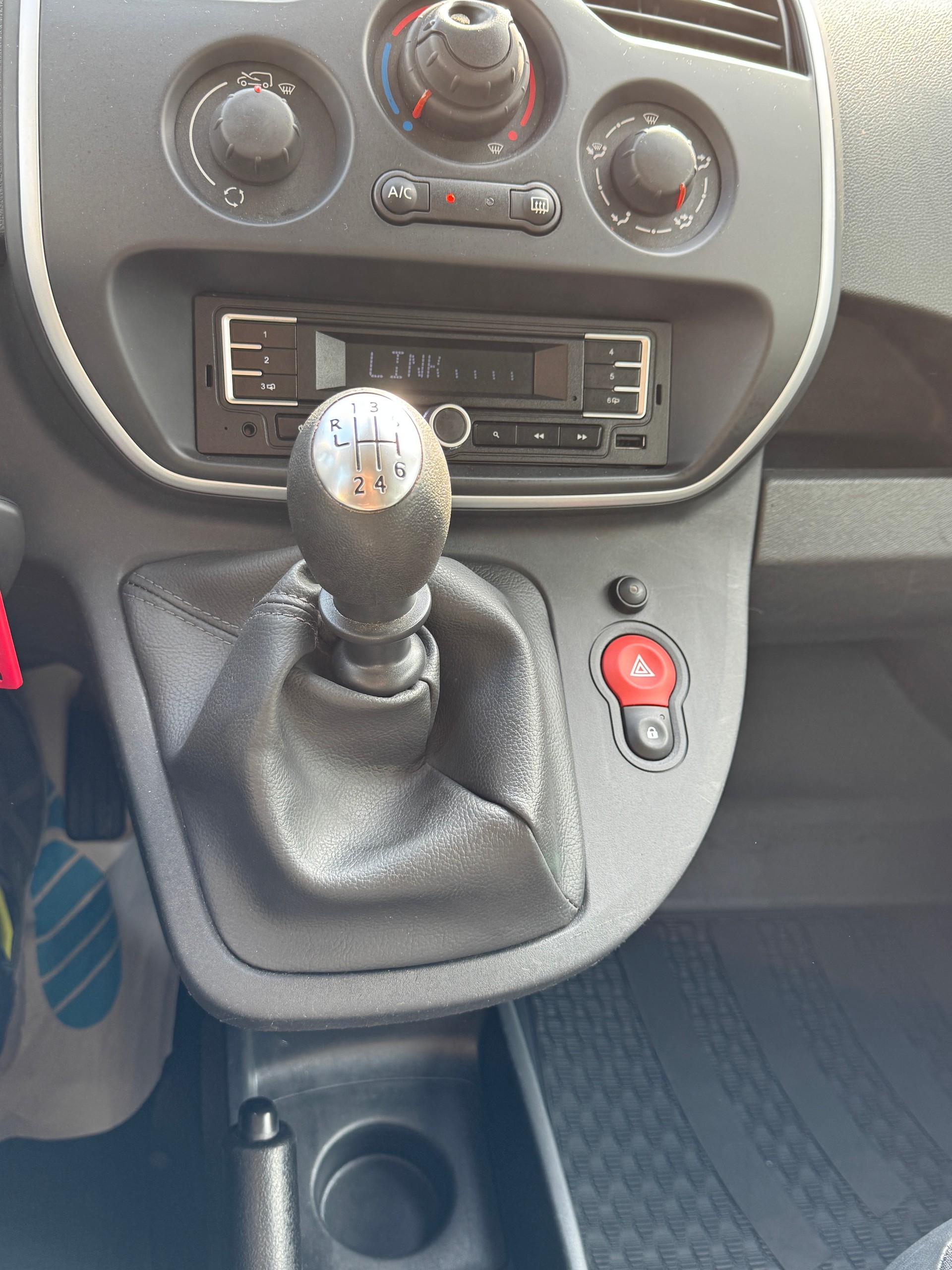RENAULT Kangoo Van 1.5 dCi Standard 95 Extra-image-12