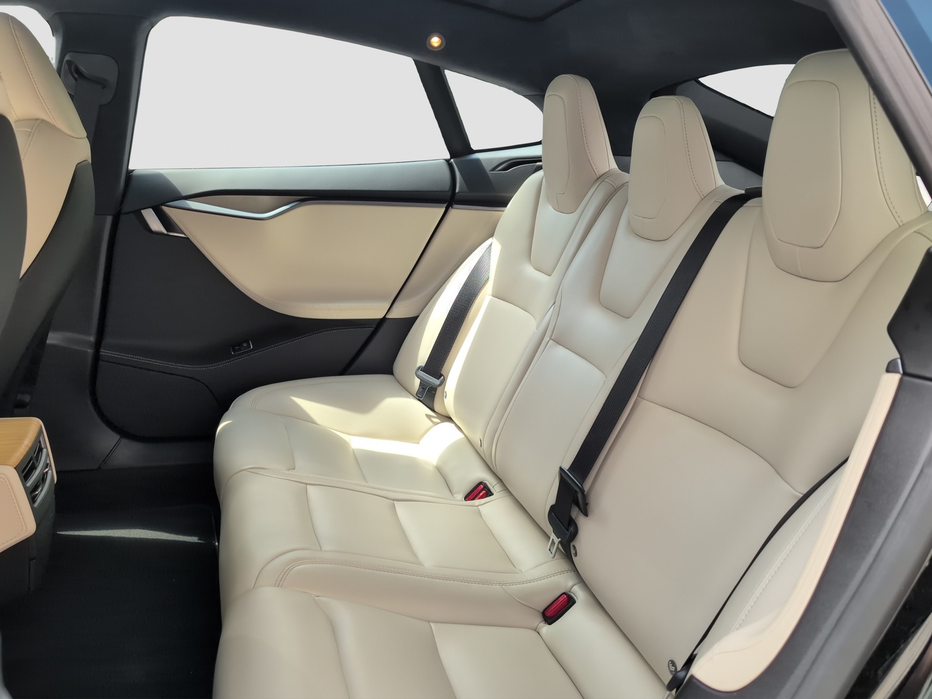 TESLA Model S Maximale-Reichweite-image-12