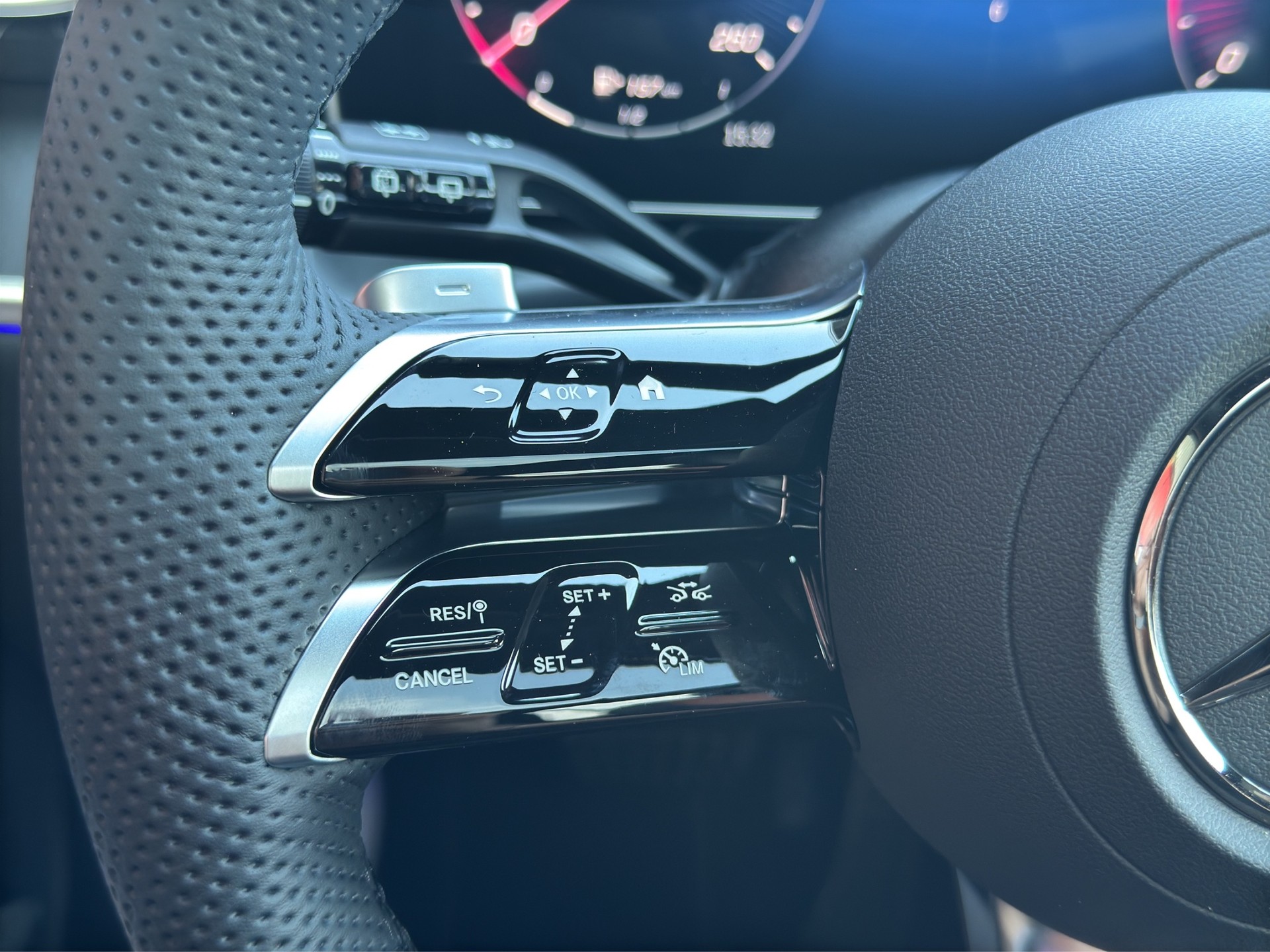 MERCEDES-BENZ GLC 220 d AMG Line 4matic-image-21