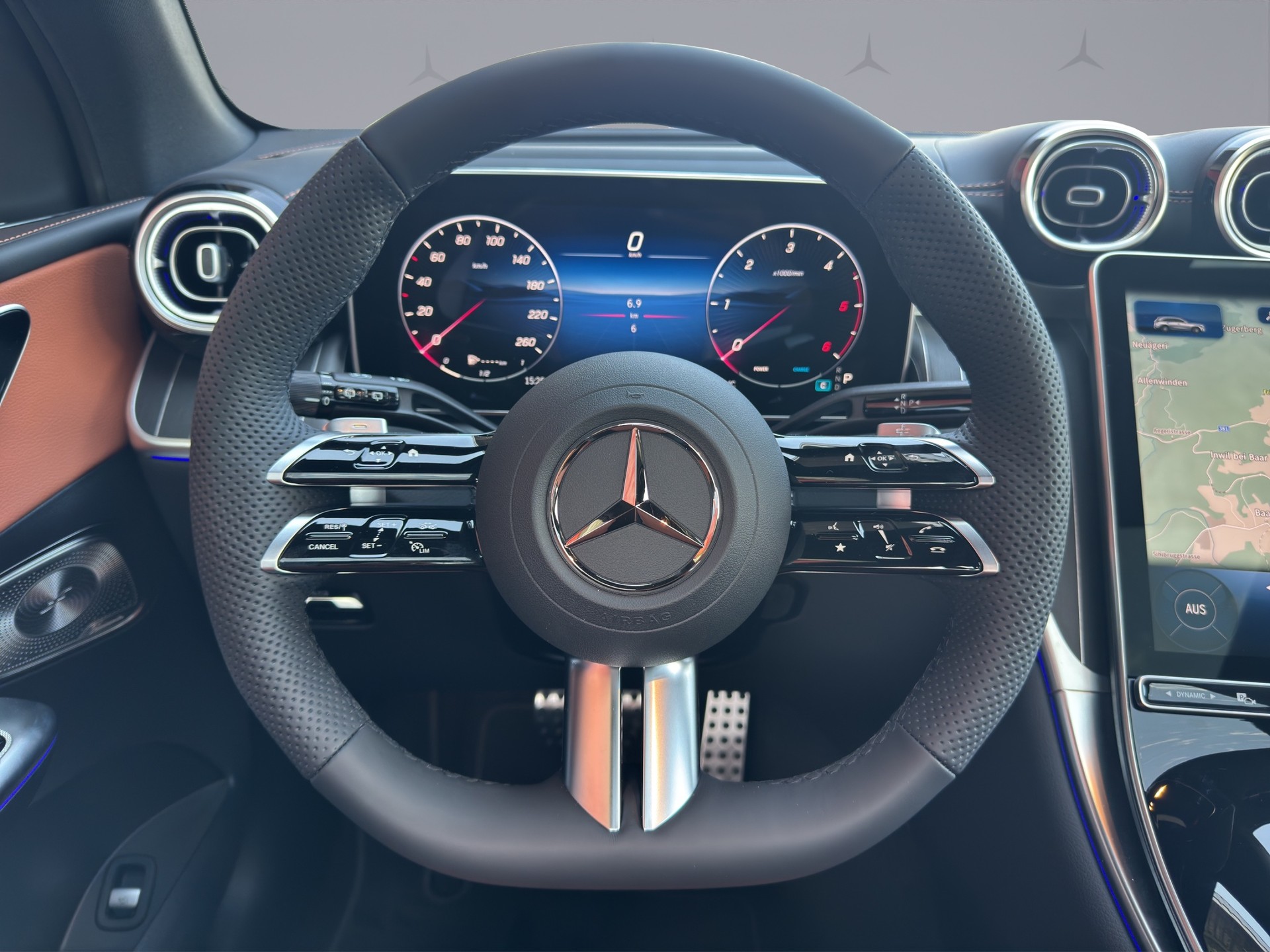 MERCEDES-BENZ GLC 220 d AMG Line 4matic-image-11