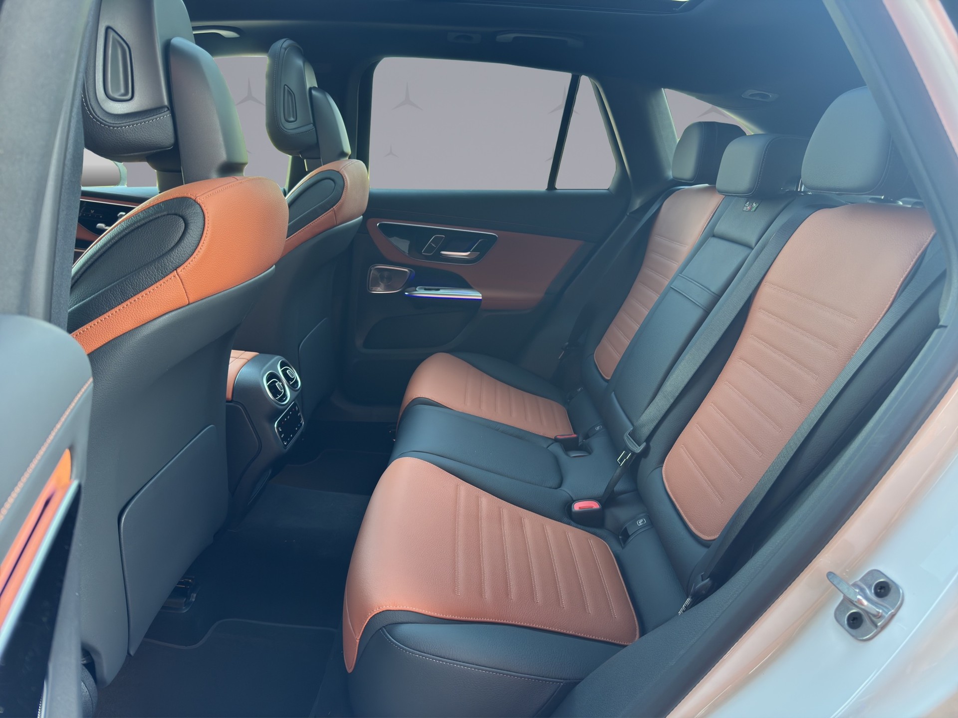 MERCEDES-BENZ GLC 220 d AMG Line 4matic-image-12